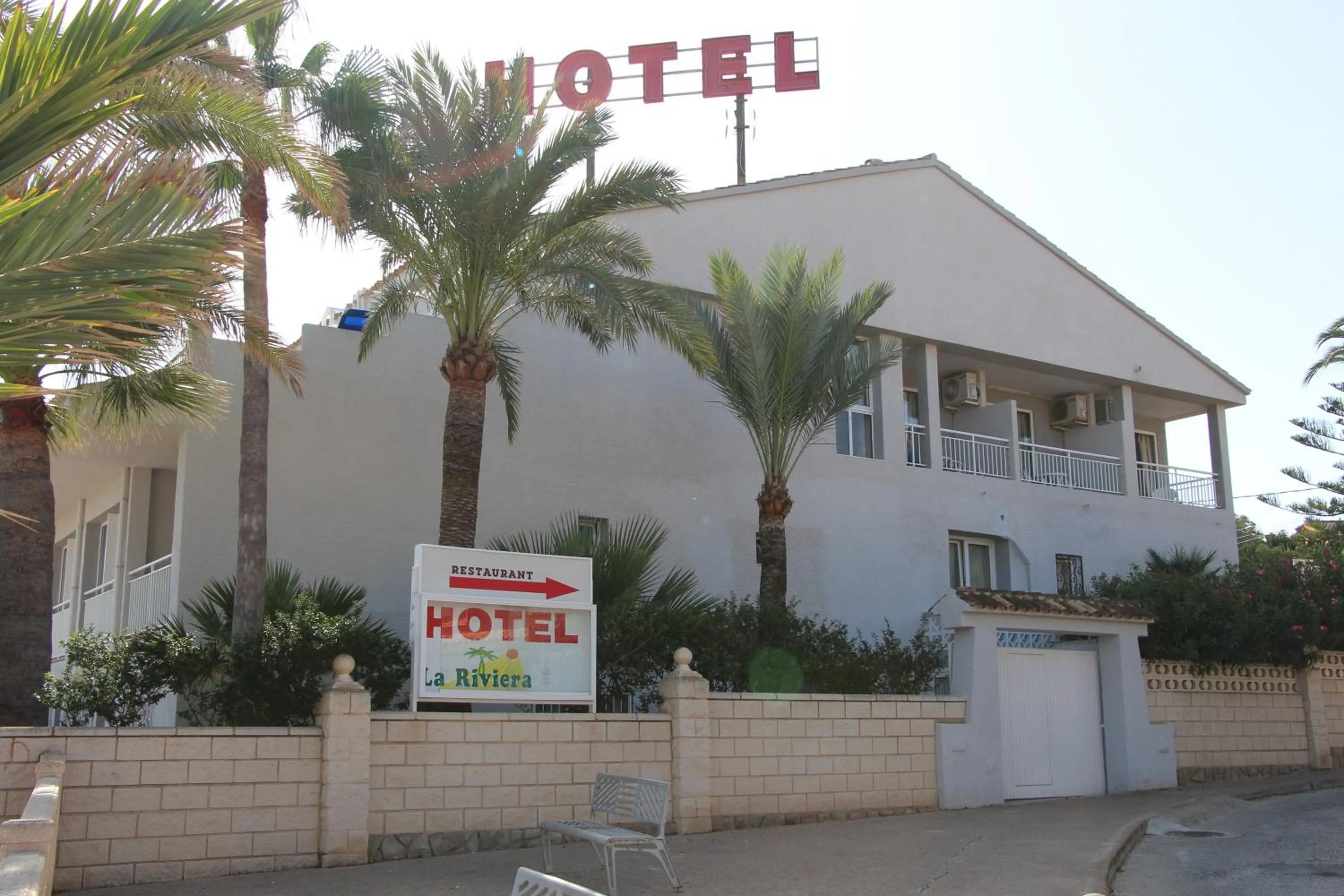 Facade/entrance in Hotel La Riviera
