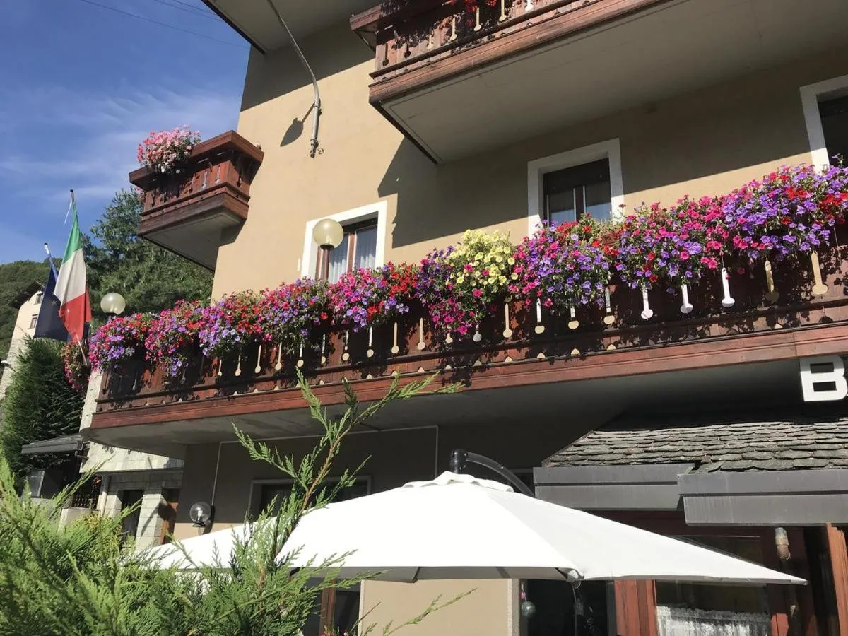 Facade/entrance in Hotel Genzianella