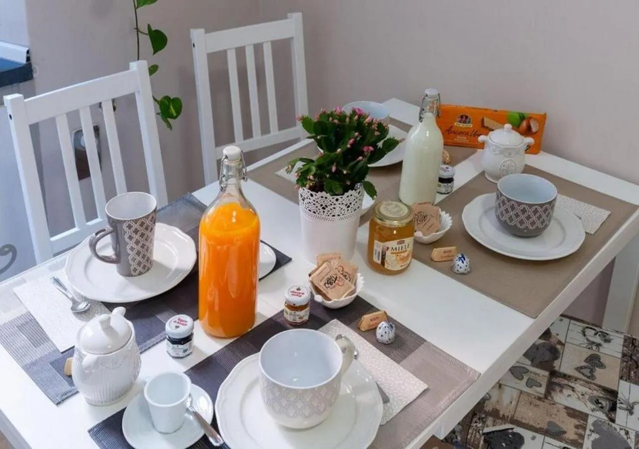 Communal kitchen in ISABEL Guest House