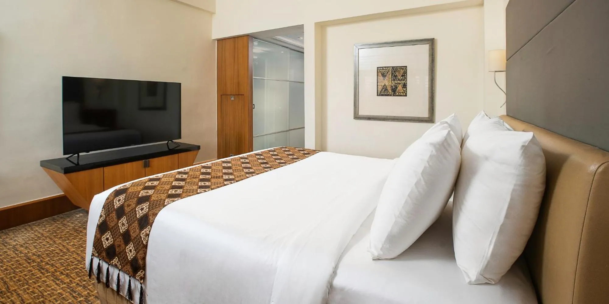Bed in Aryaduta Menteng