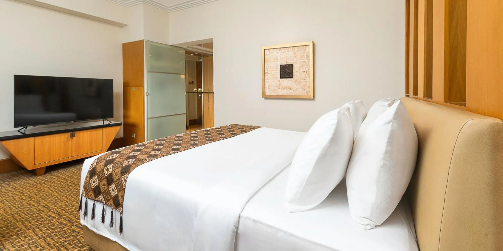 Bed in Aryaduta Menteng