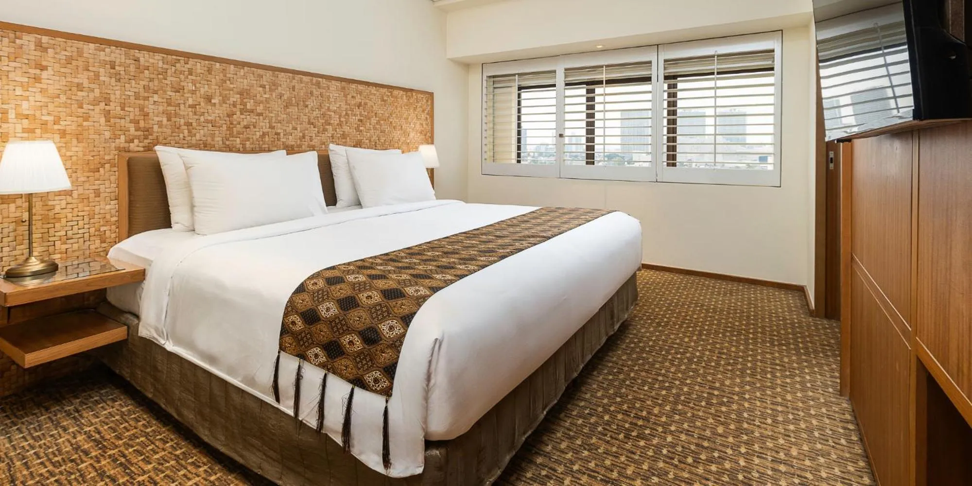 Bed in Aryaduta Menteng