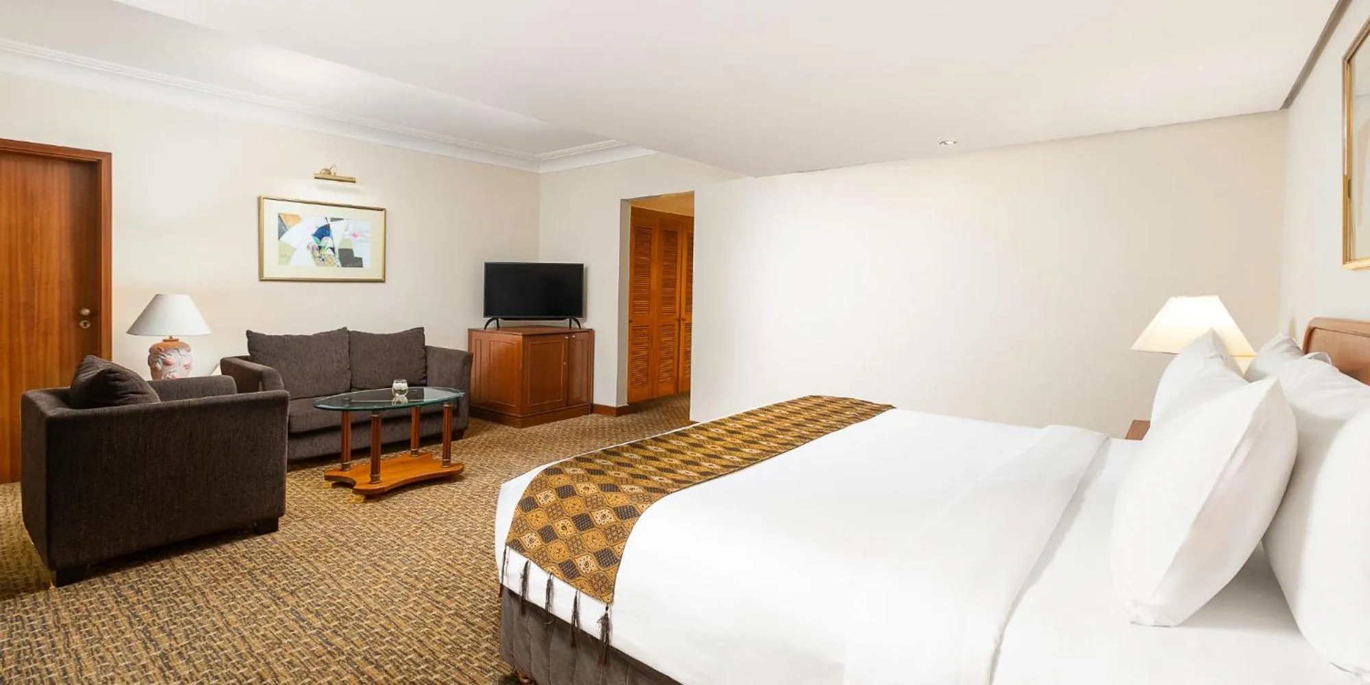 Bed in Aryaduta Menteng