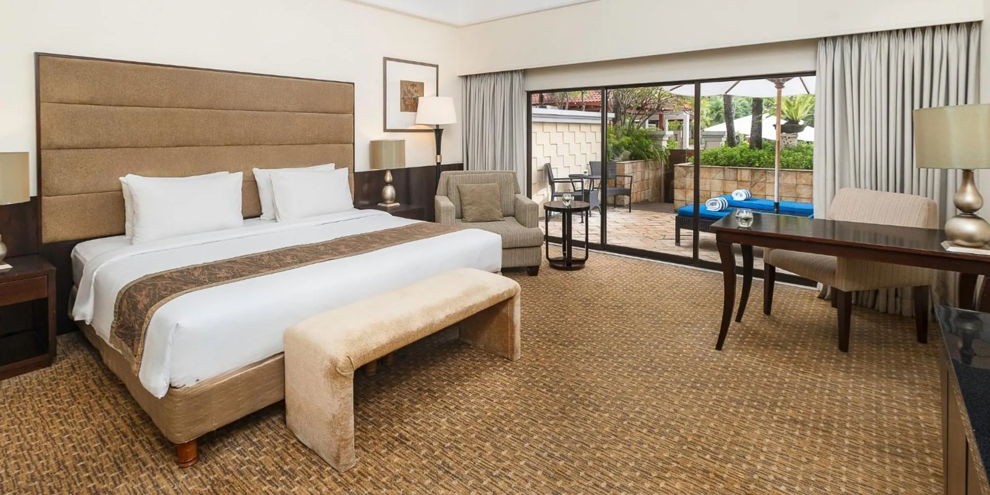 Bed in Aryaduta Menteng