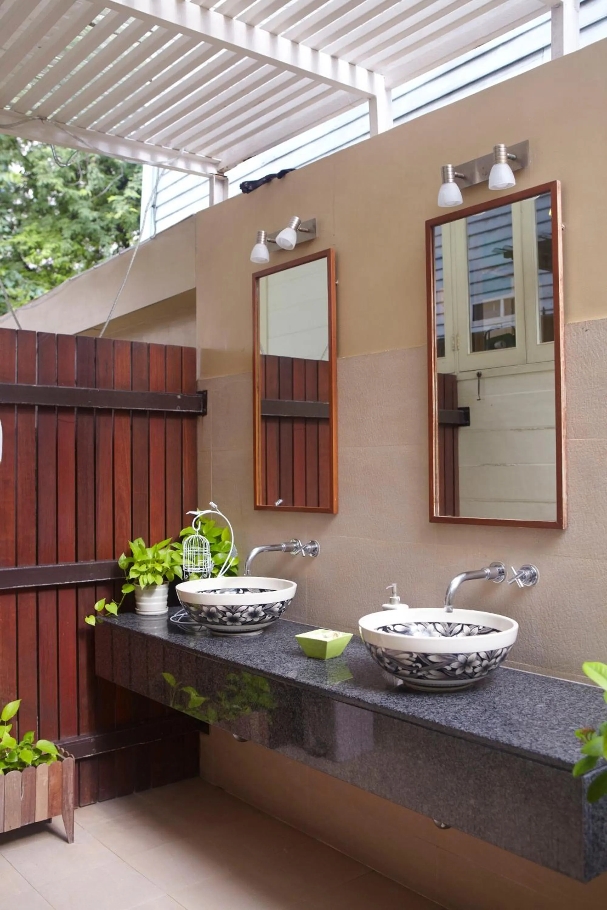 Public Bath in Baan Dinso