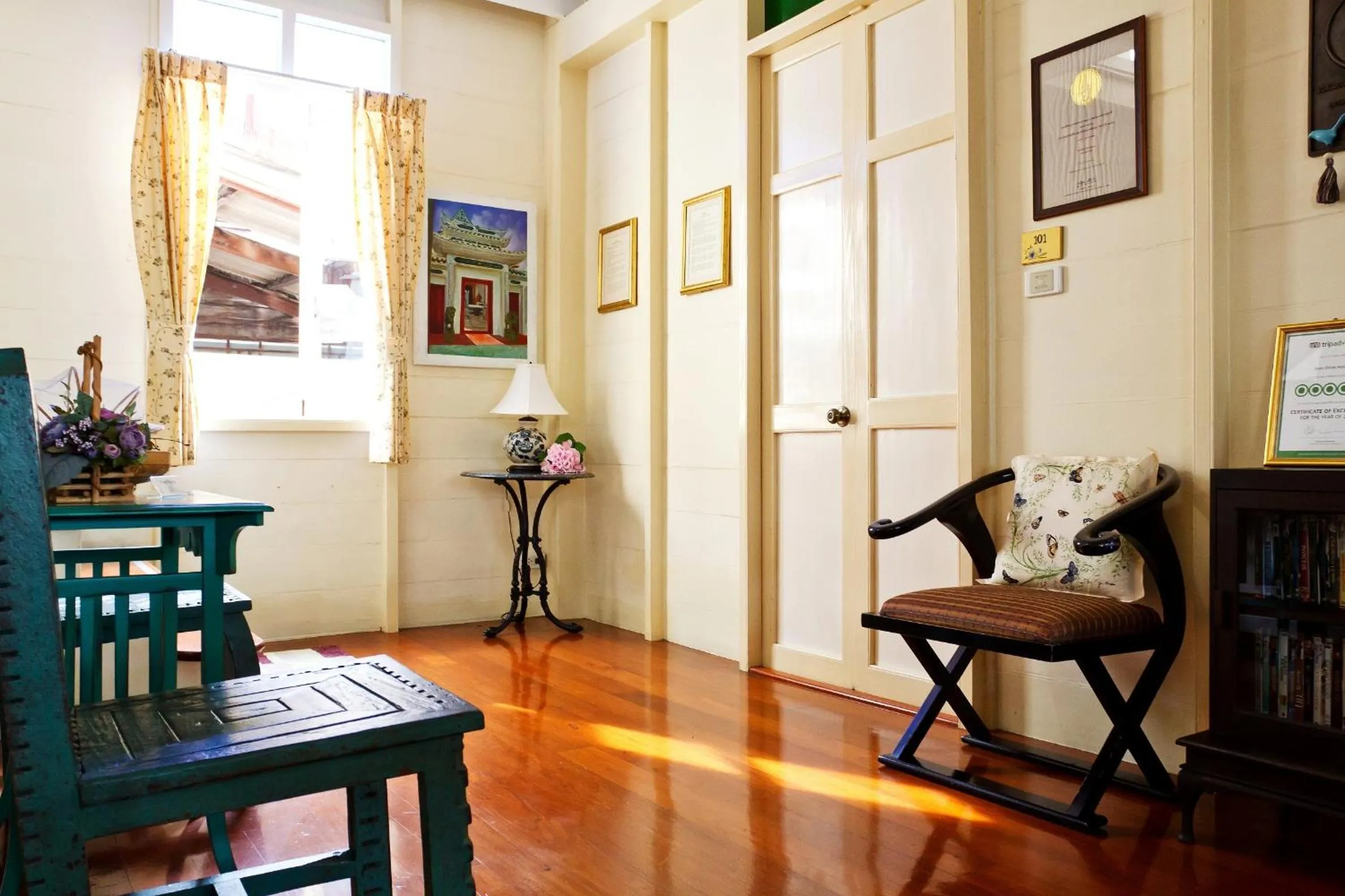 Seating area in Baan Dinso