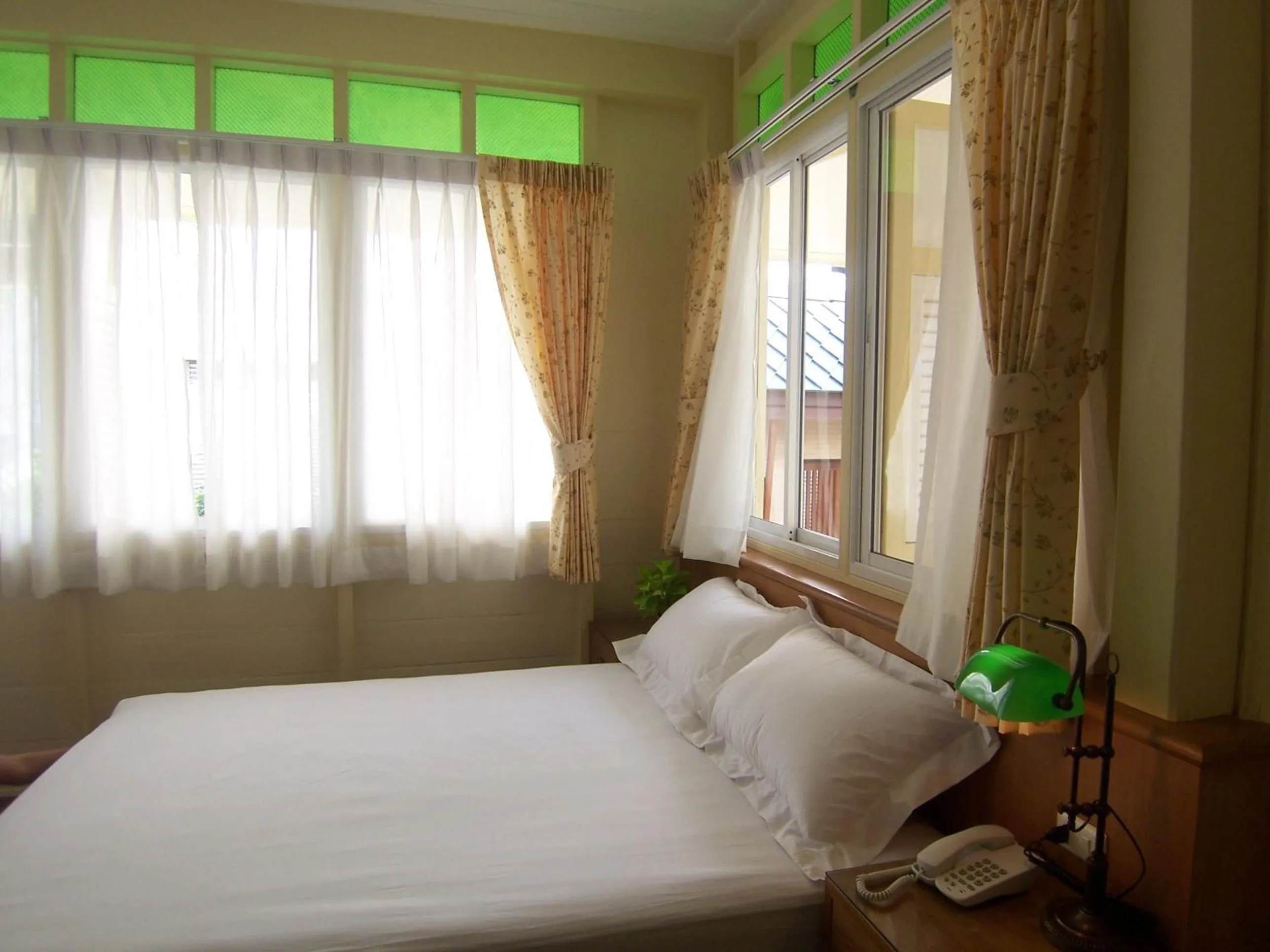 Photo of the whole room, Bed in Baan Dinso