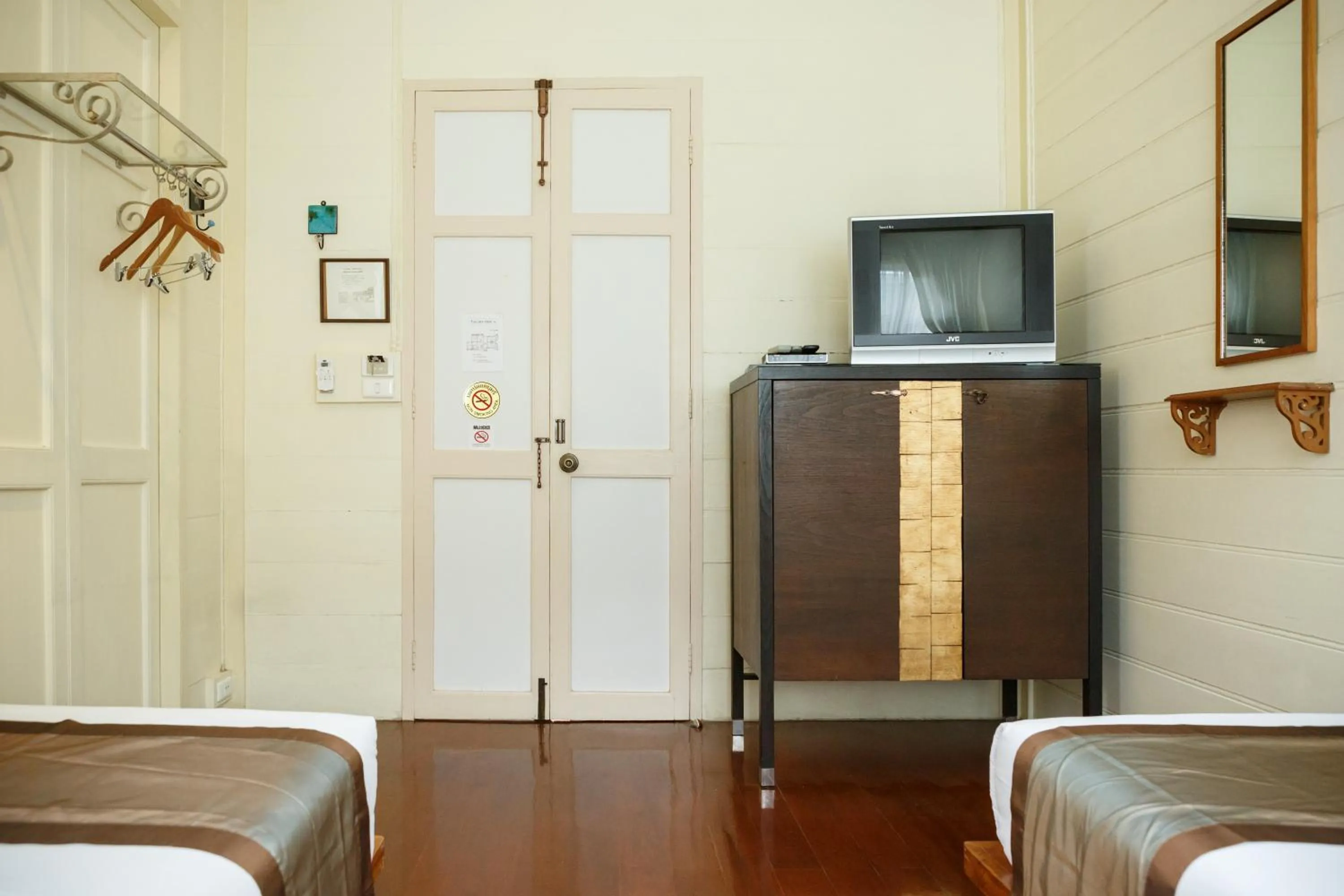 Photo of the whole room, Bed in Baan Dinso