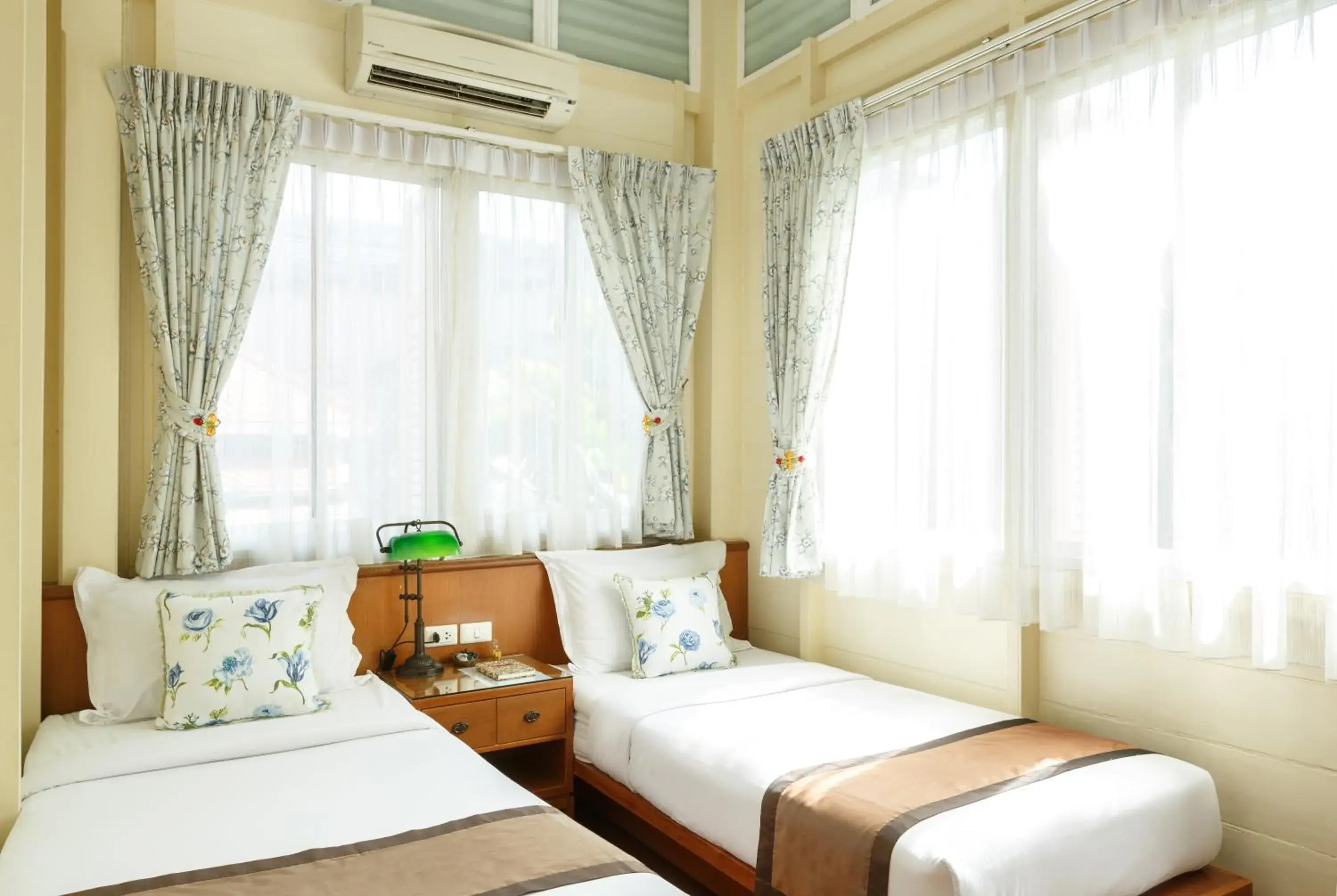 Standard Twin Room with Shared Bathroom in Baan Dinso Standard Twin Room with Shared Bathroom in Baan Dinso