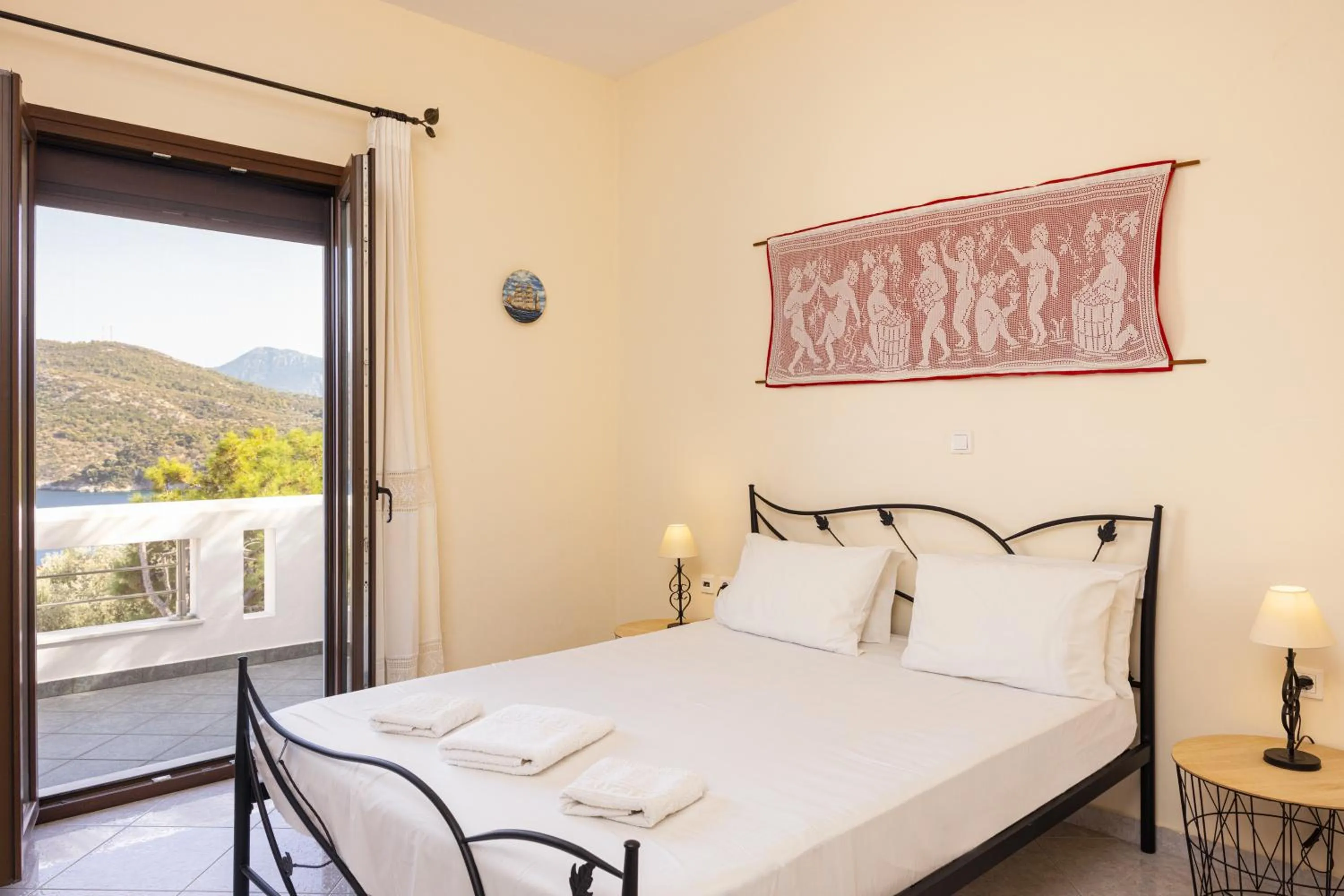 Bed in Villa Platanaki