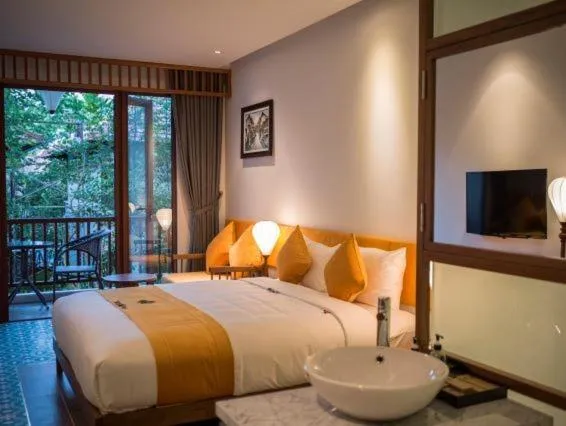 Bed in Vinh Hung Old Town Hotel