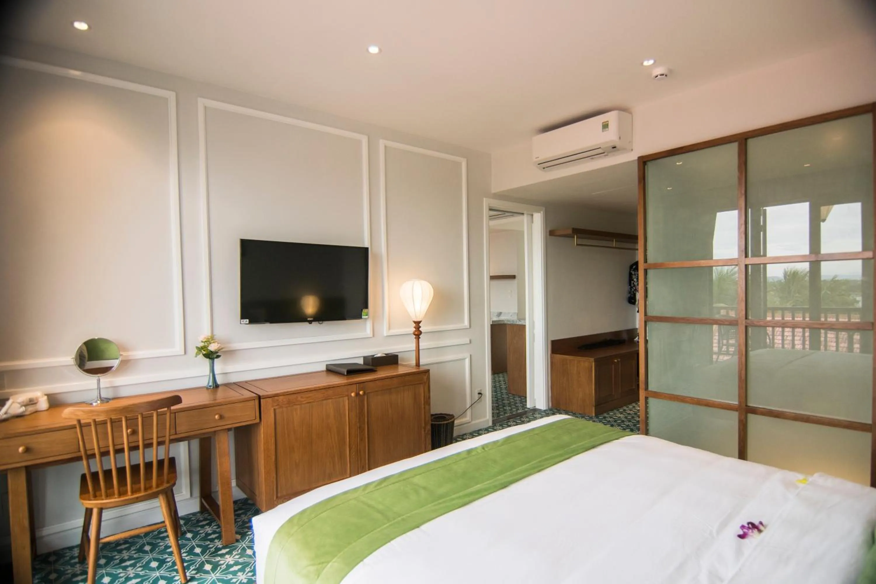 Bedroom, Bed in Vinh Hung Old Town Hotel