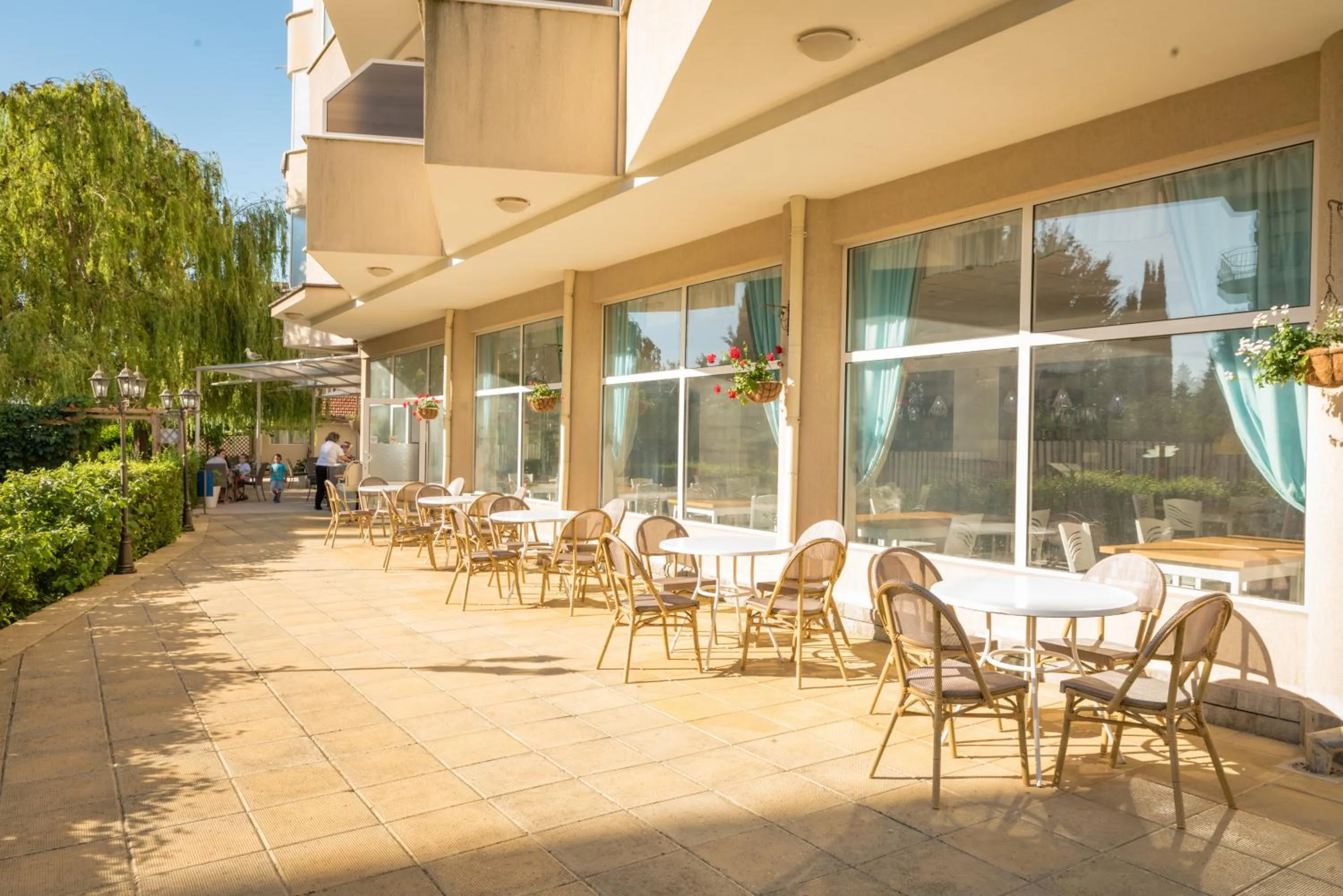 Restaurant/places to eat in Villa Aurora