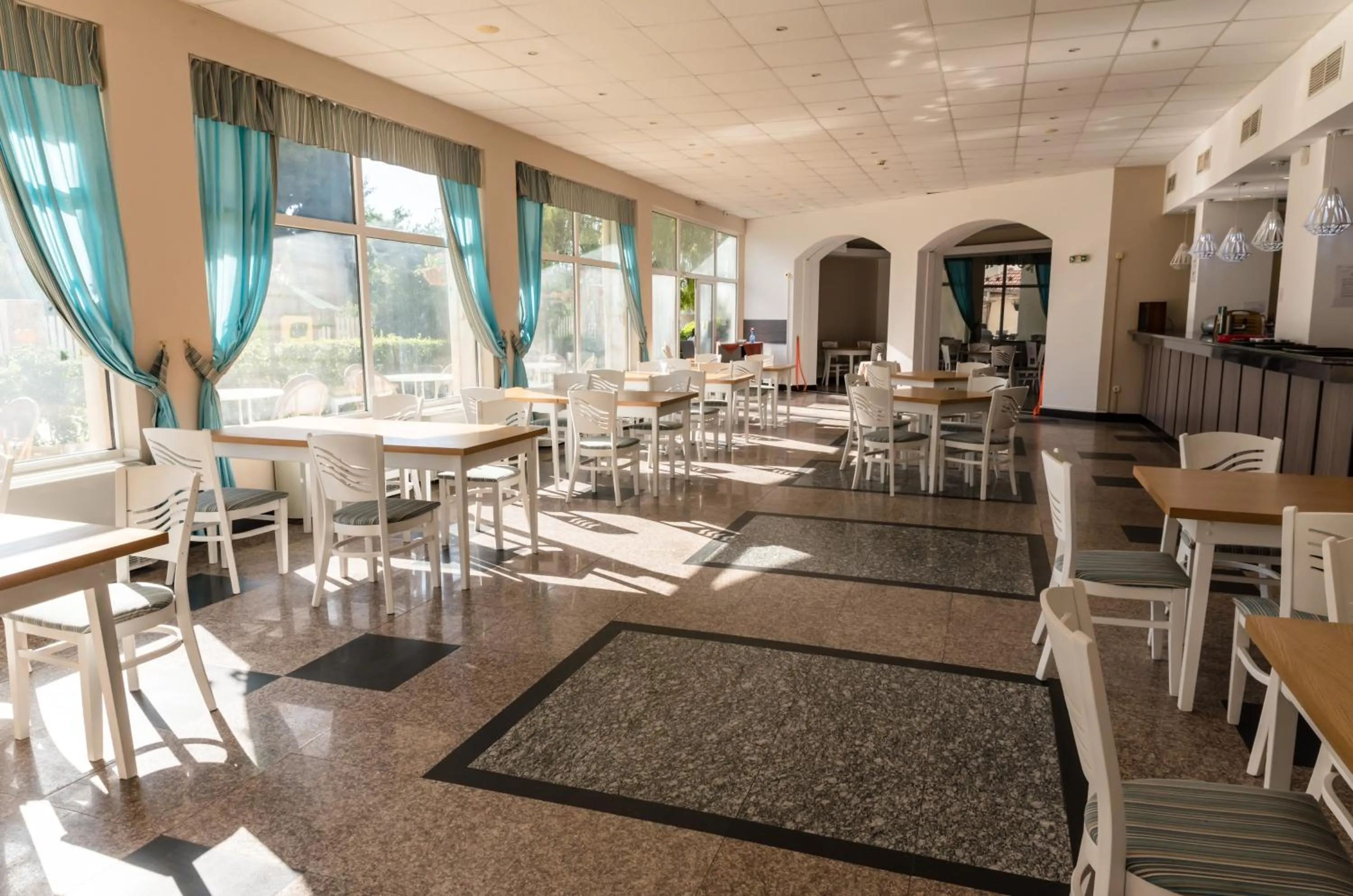 Restaurant/places to eat in Villa Aurora