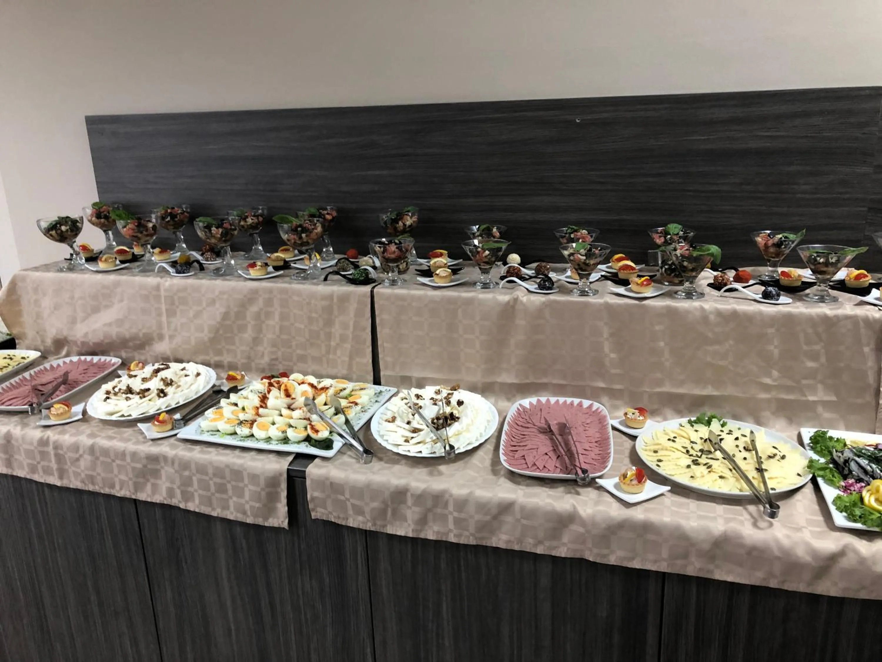 Restaurant/places to eat in Villa Aurora