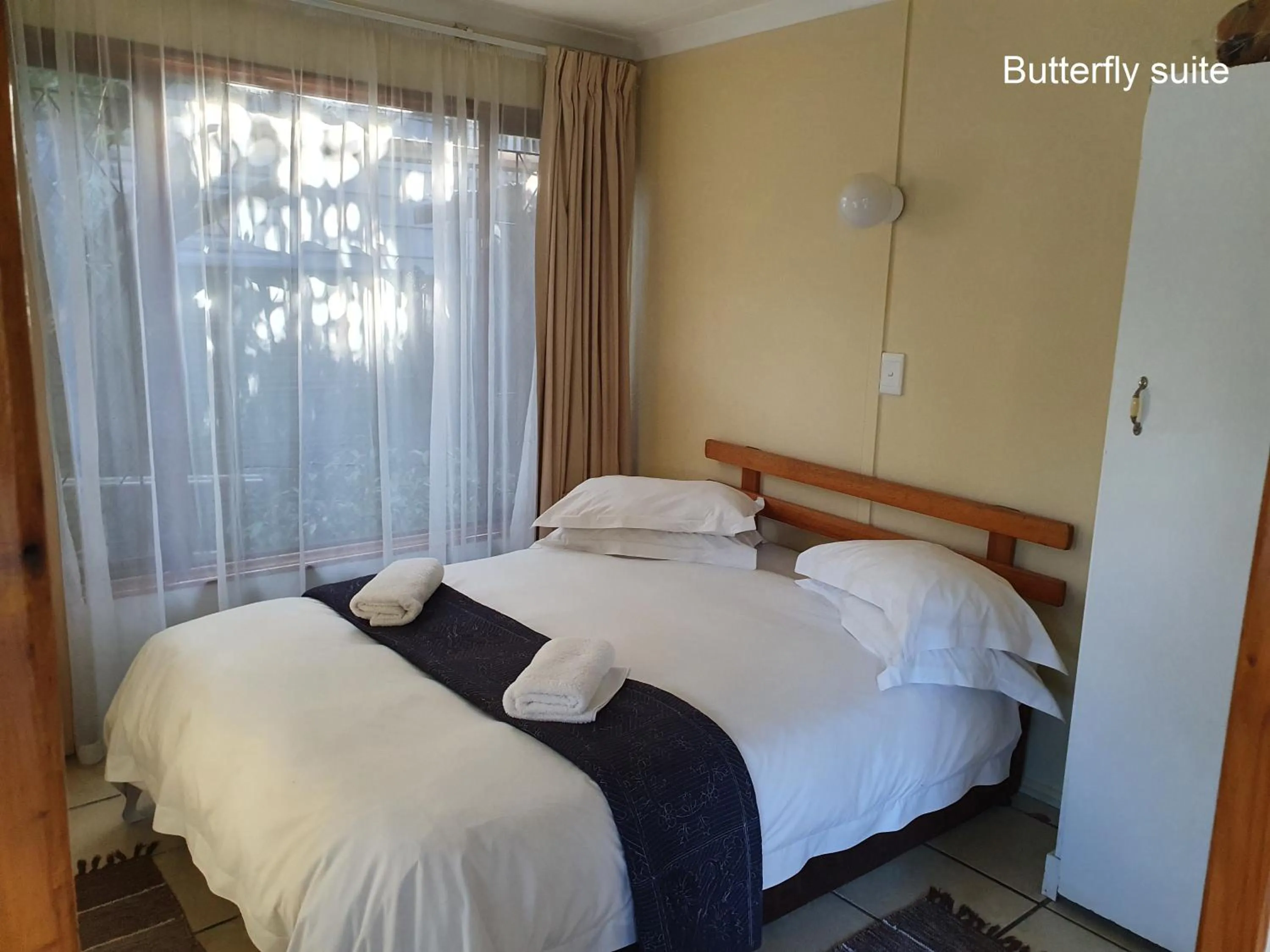 Bed in Lakeside Accommodation