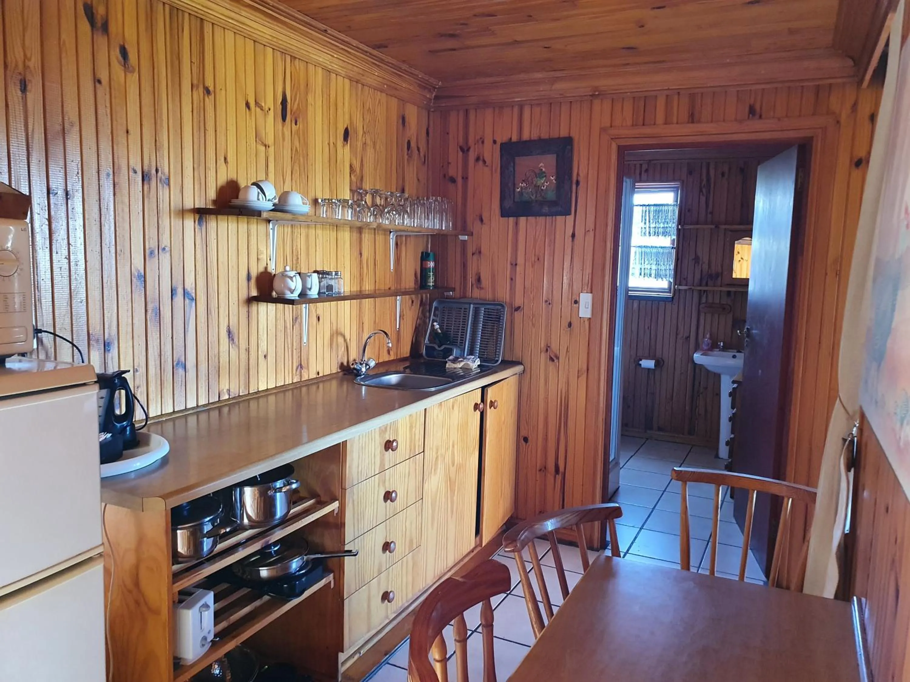 Kitchen or kitchenette in Lakeside Accommodation