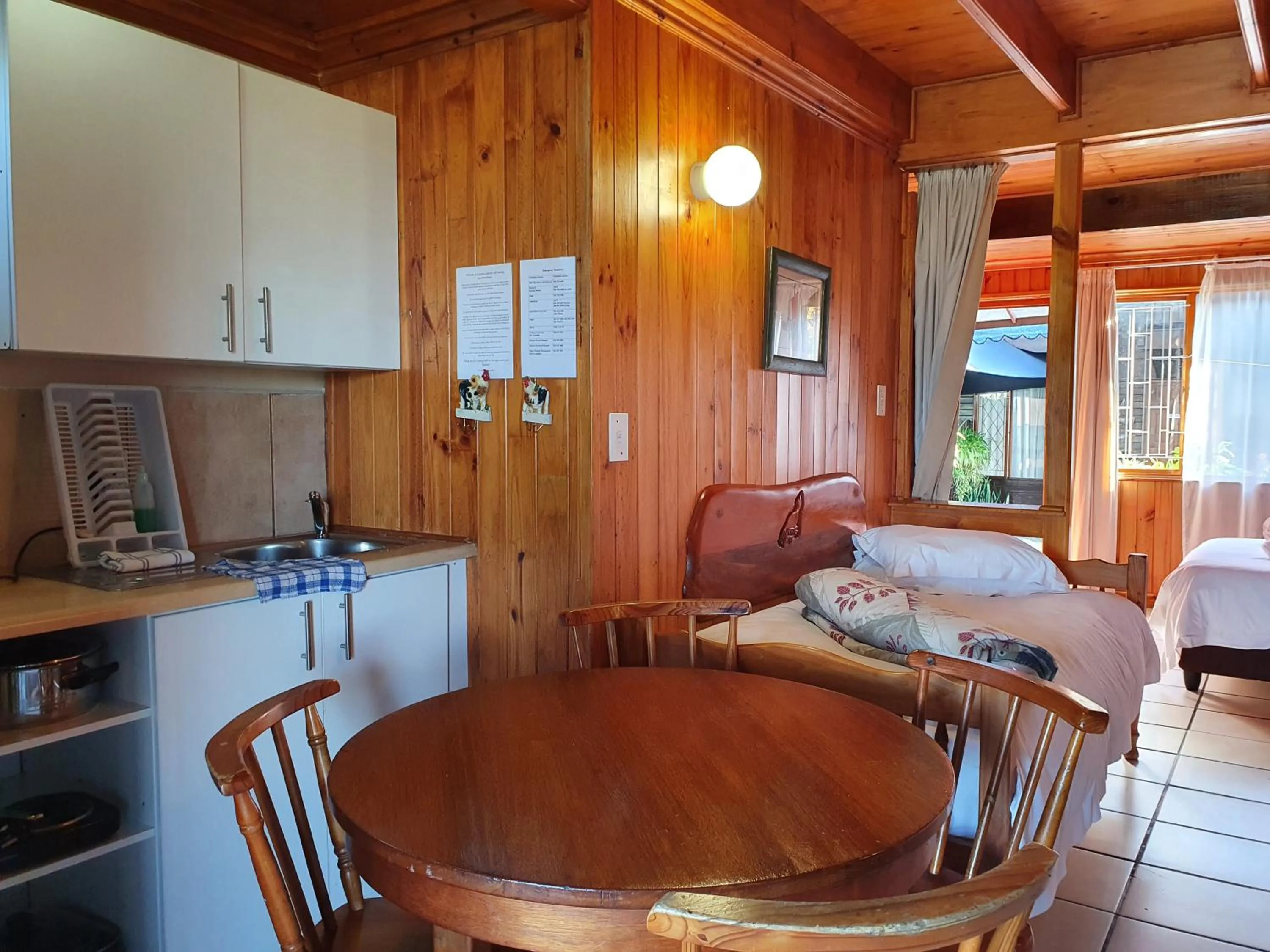 Dining area in Lakeside Accommodation