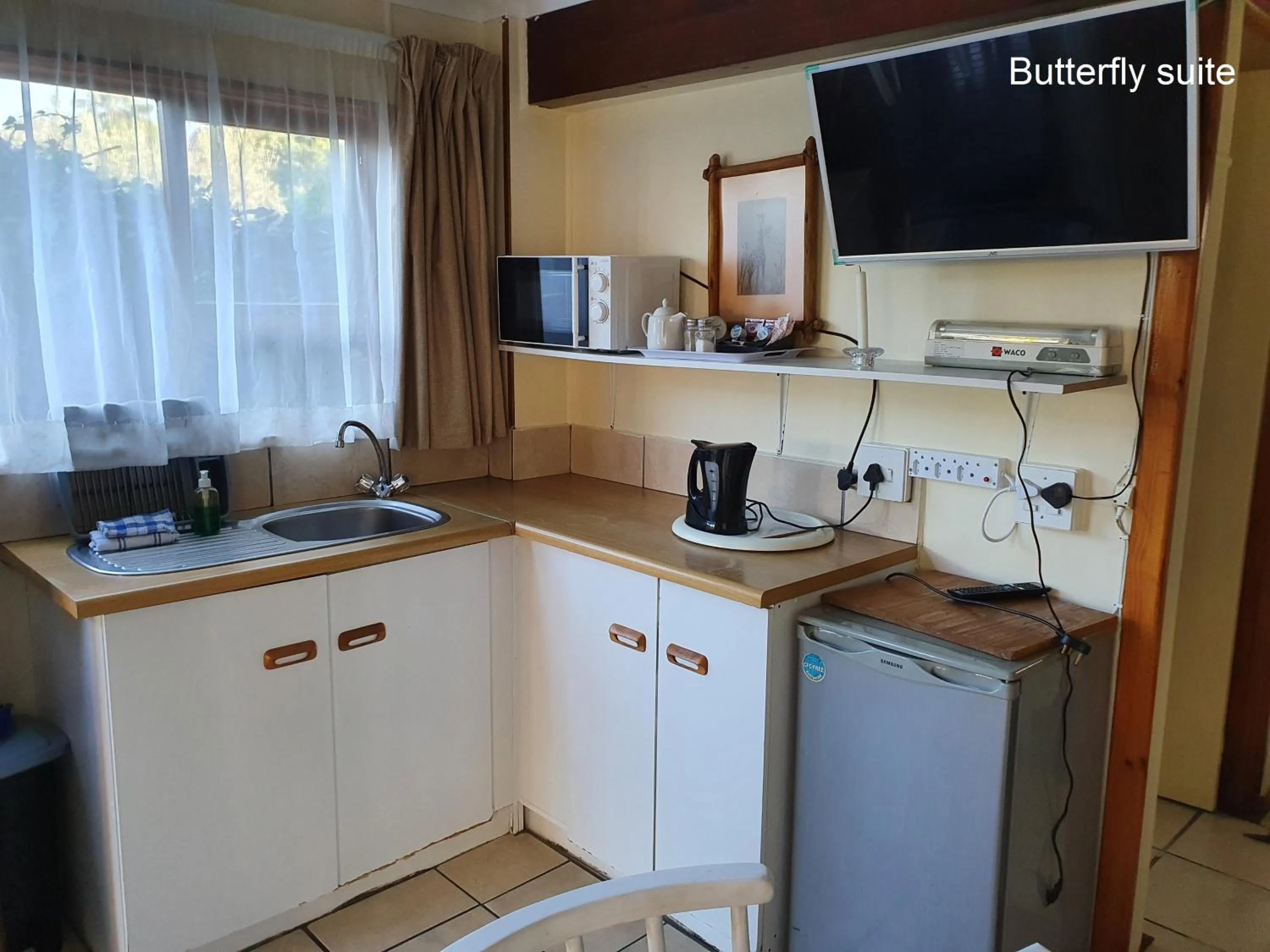 Kitchen or kitchenette in Lakeside Accommodation