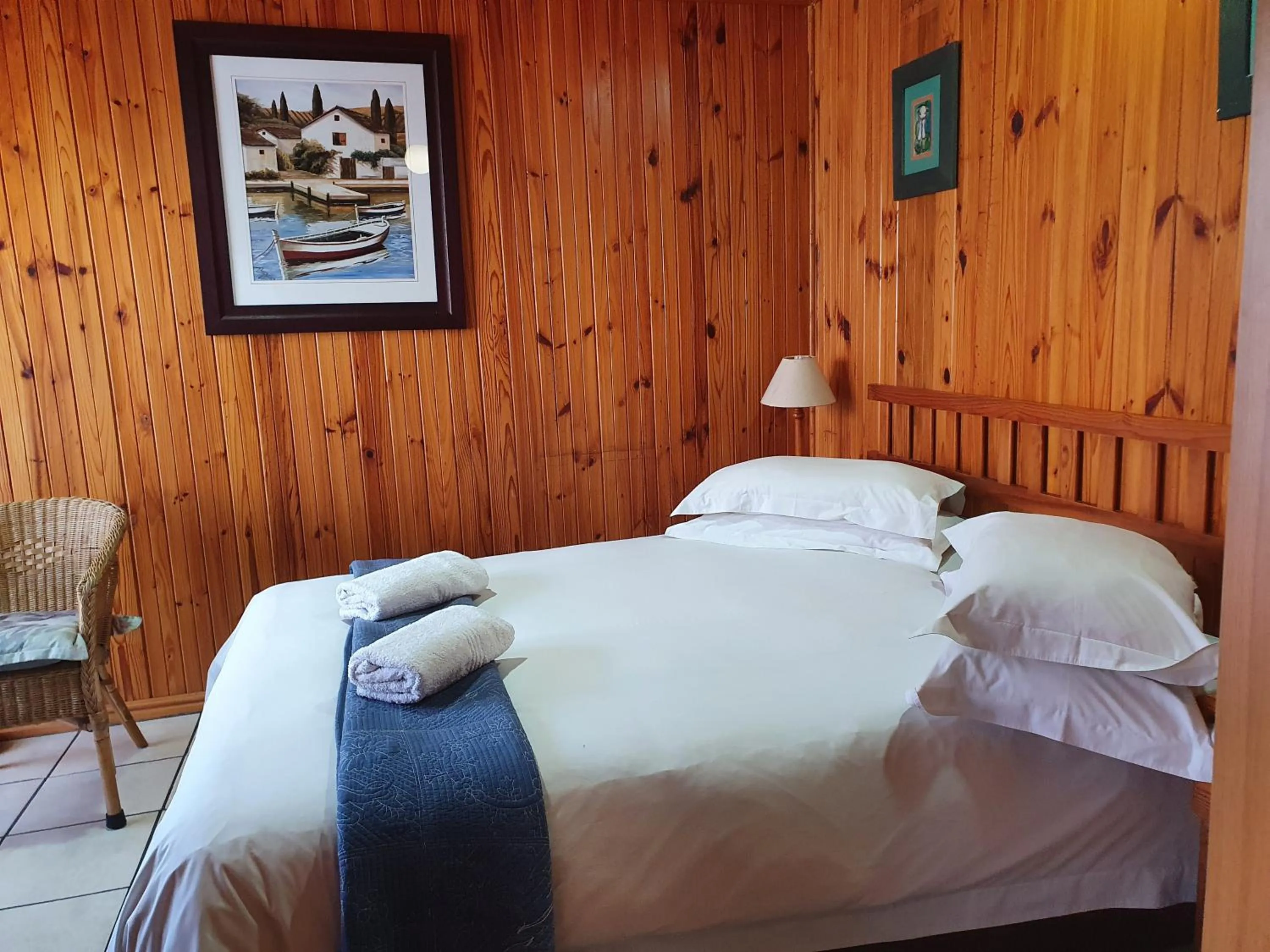 Bed in Lakeside Accommodation