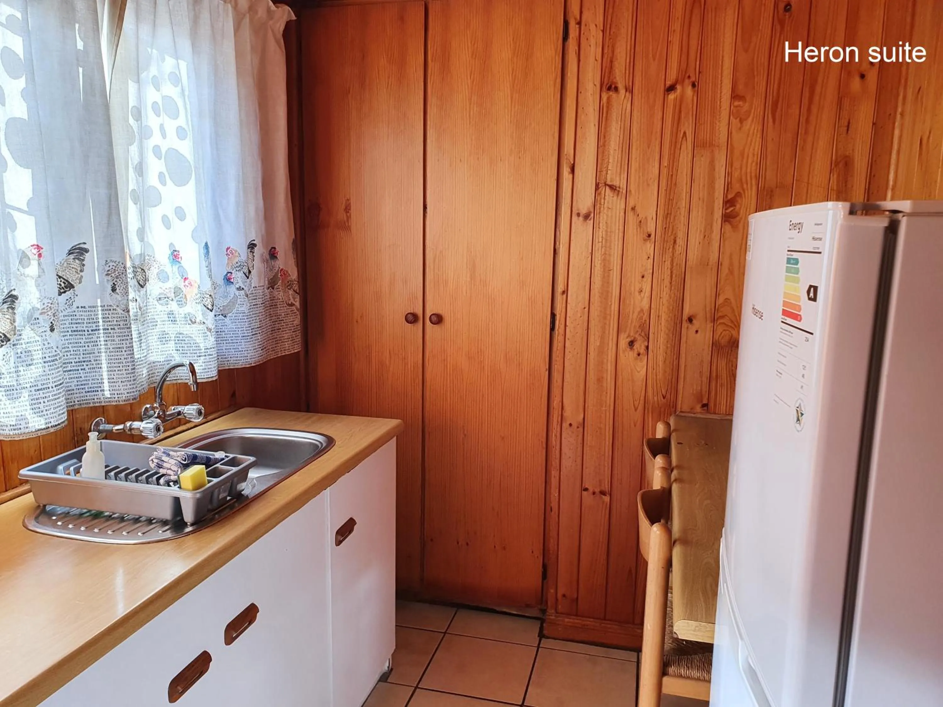 Kitchen or kitchenette in Lakeside Accommodation
