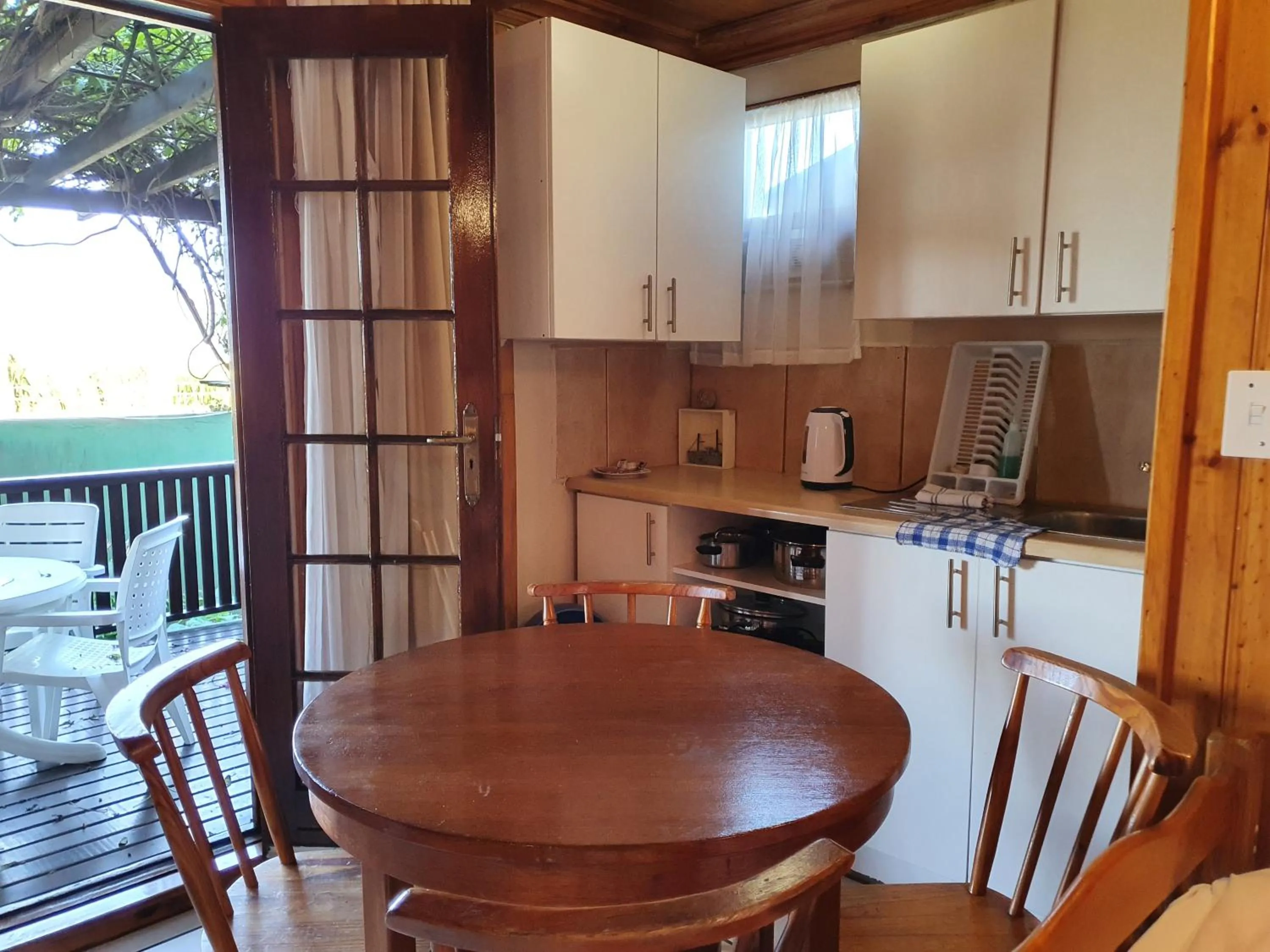 Kitchen or kitchenette in Lakeside Accommodation