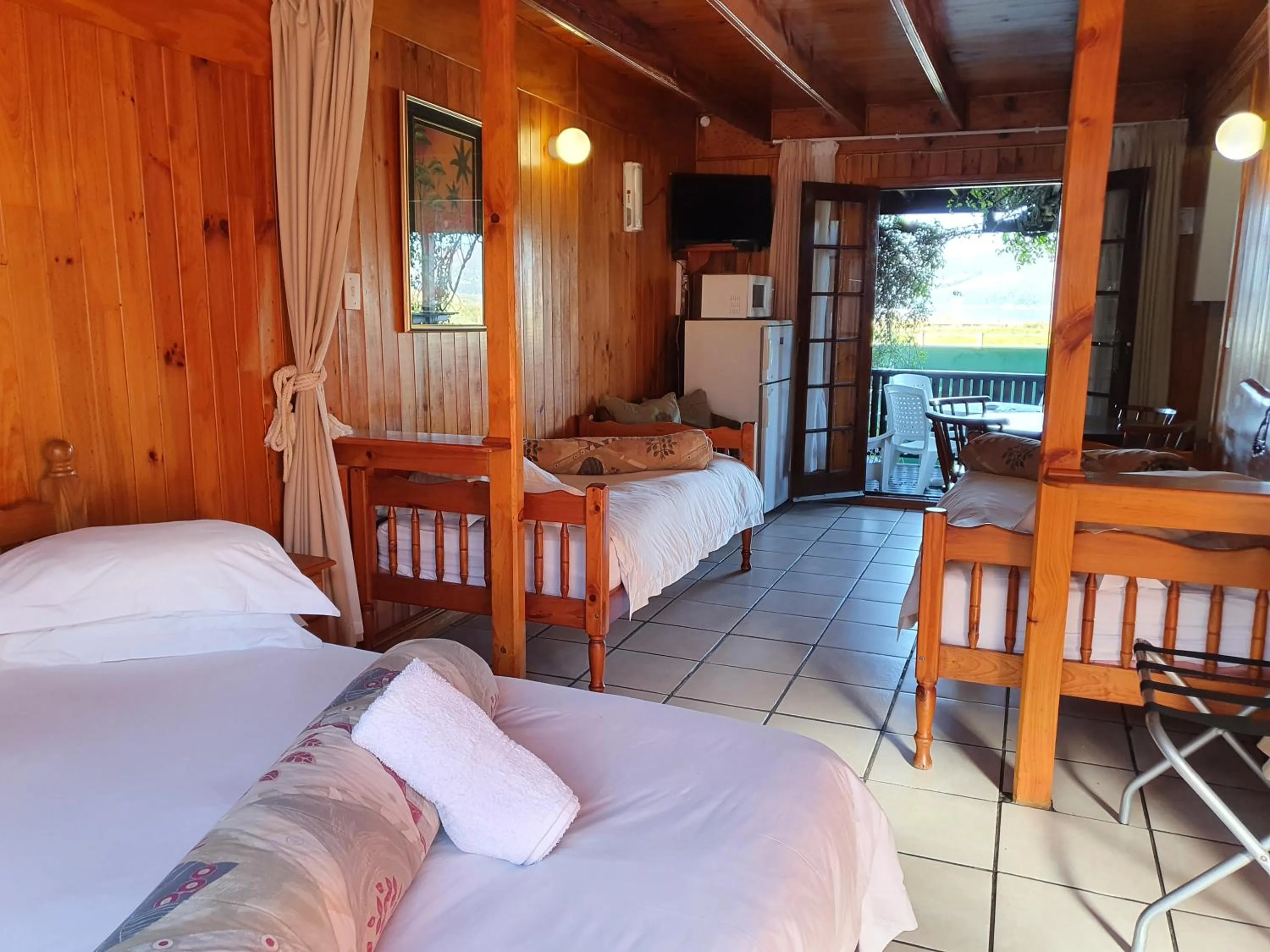 Photo of the whole room, Bed in Lakeside Accommodation