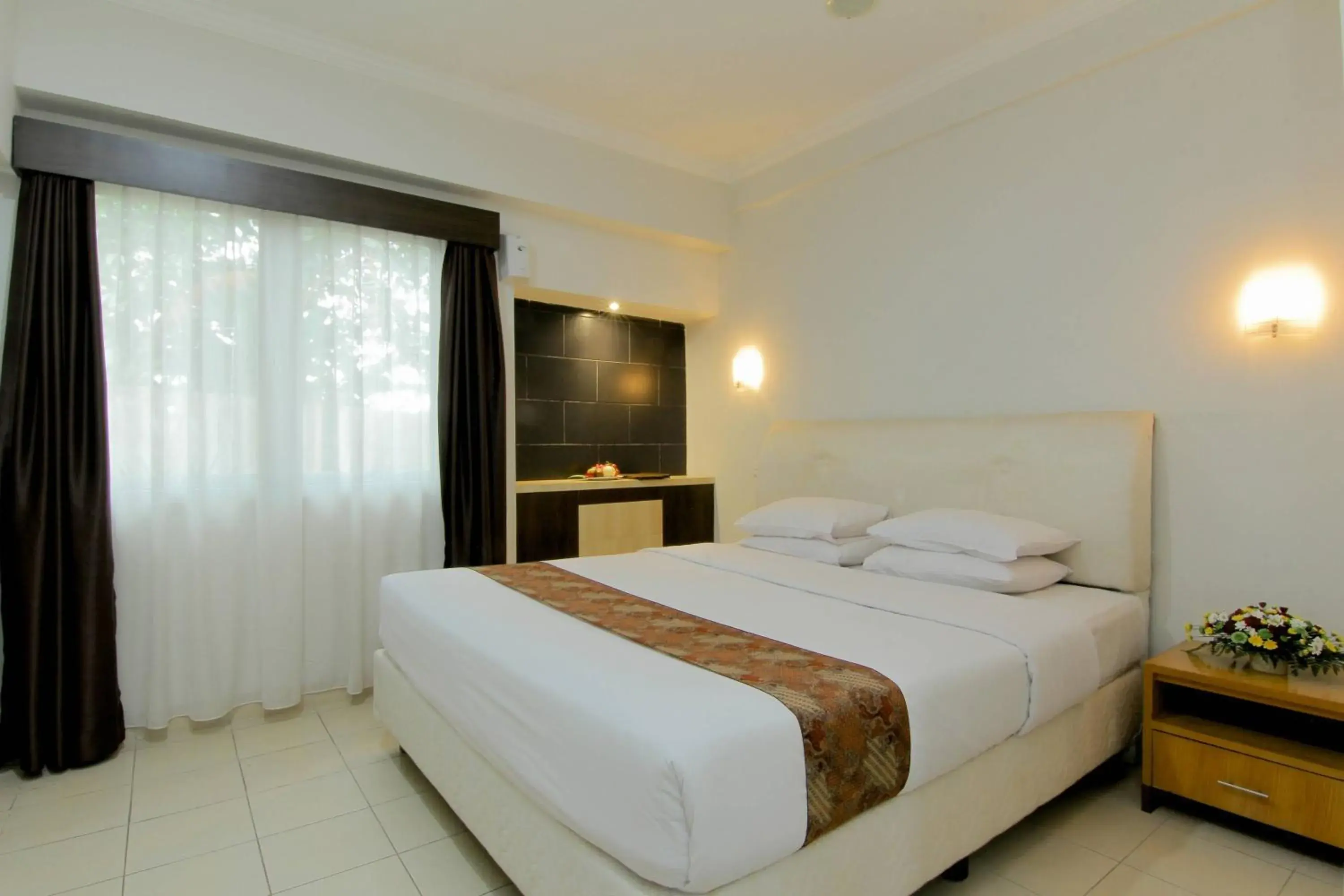 Deluxe Double Room in University Hotel Yogyakarta Deluxe Double Room in University Hotel Yogyakarta