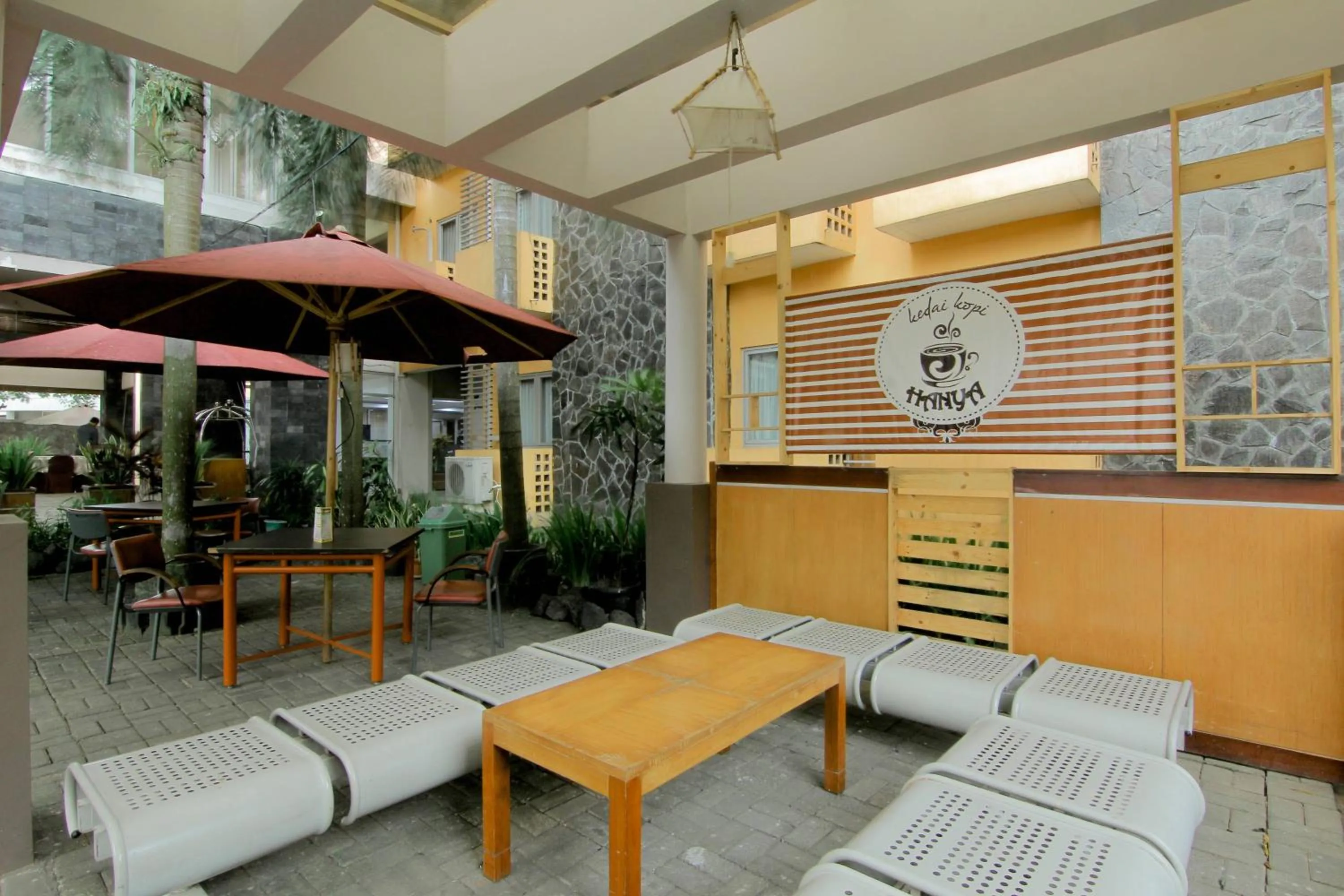 Restaurant/places to eat in University Hotel Yogyakarta