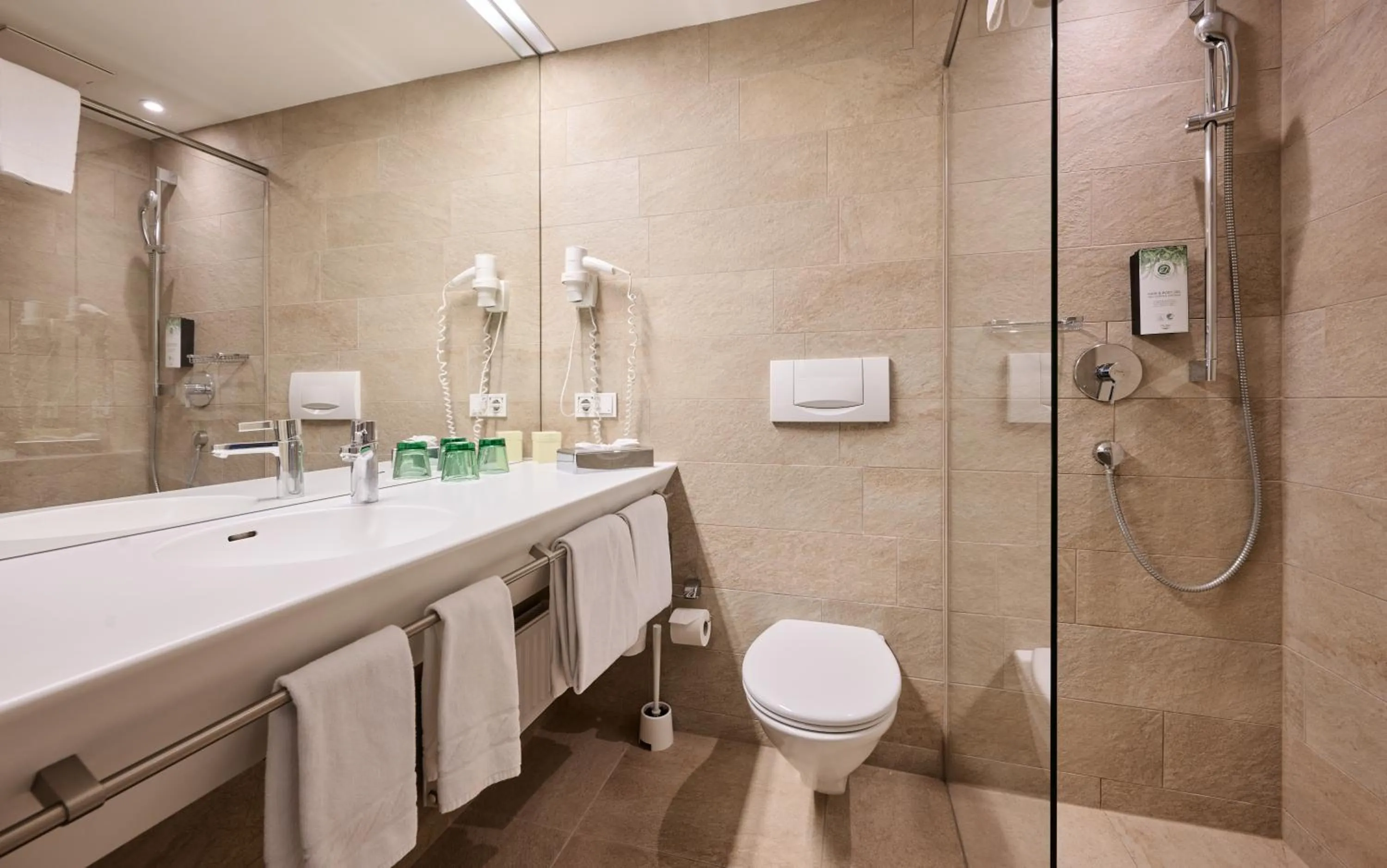 Shower in Hotel Momentum