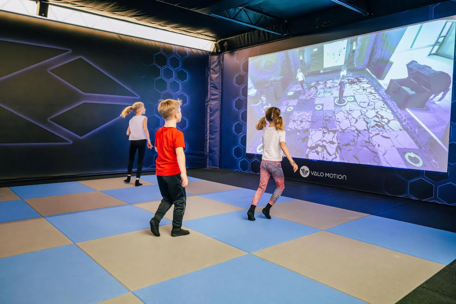 children in Hotel Momentum