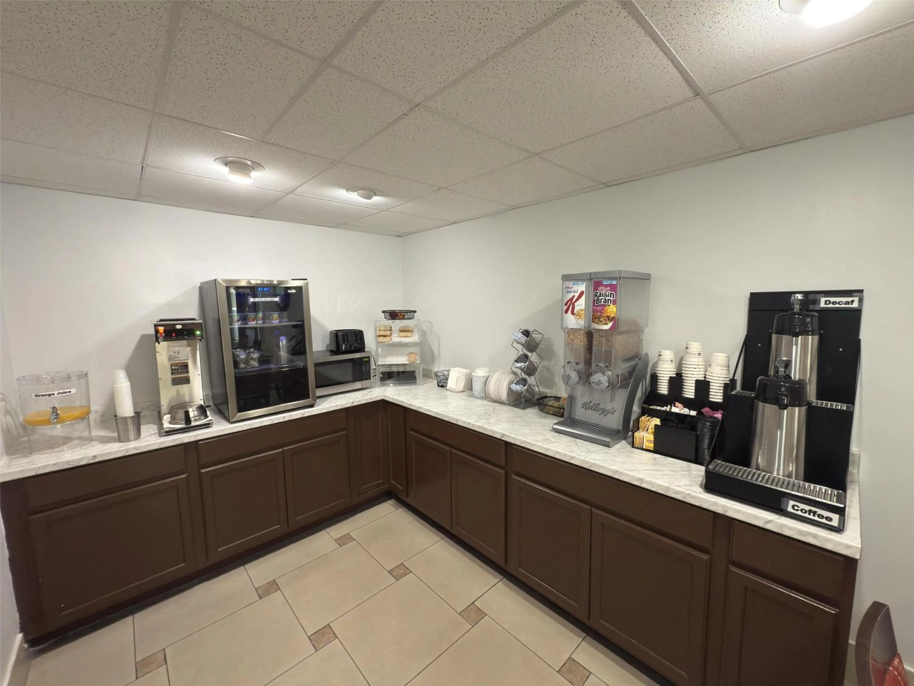 Restaurant/places to eat in SureStay by Best Western Jacksonville Airport