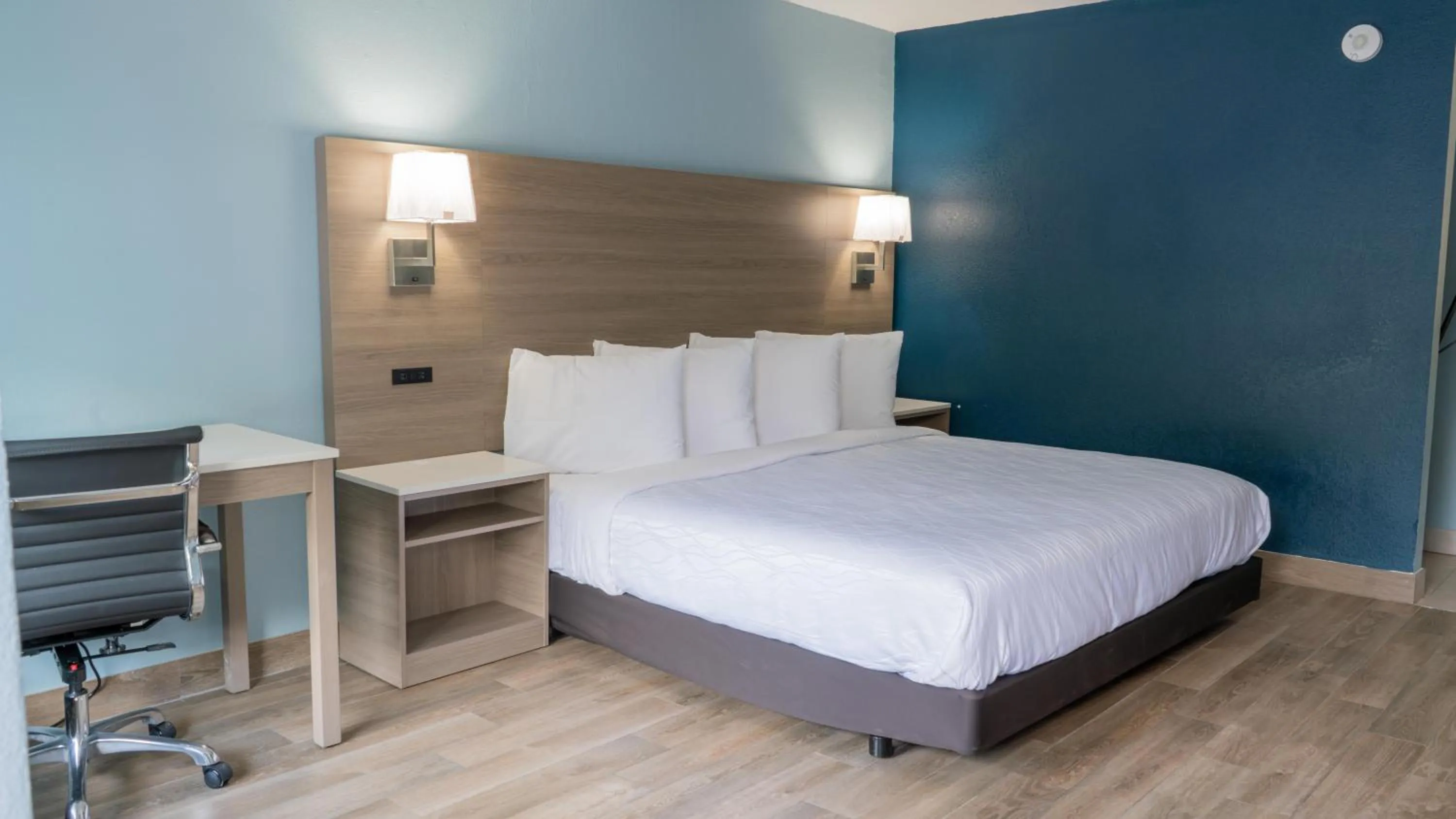 Bedroom, Bed in SureStay by Best Western Jacksonville Airport