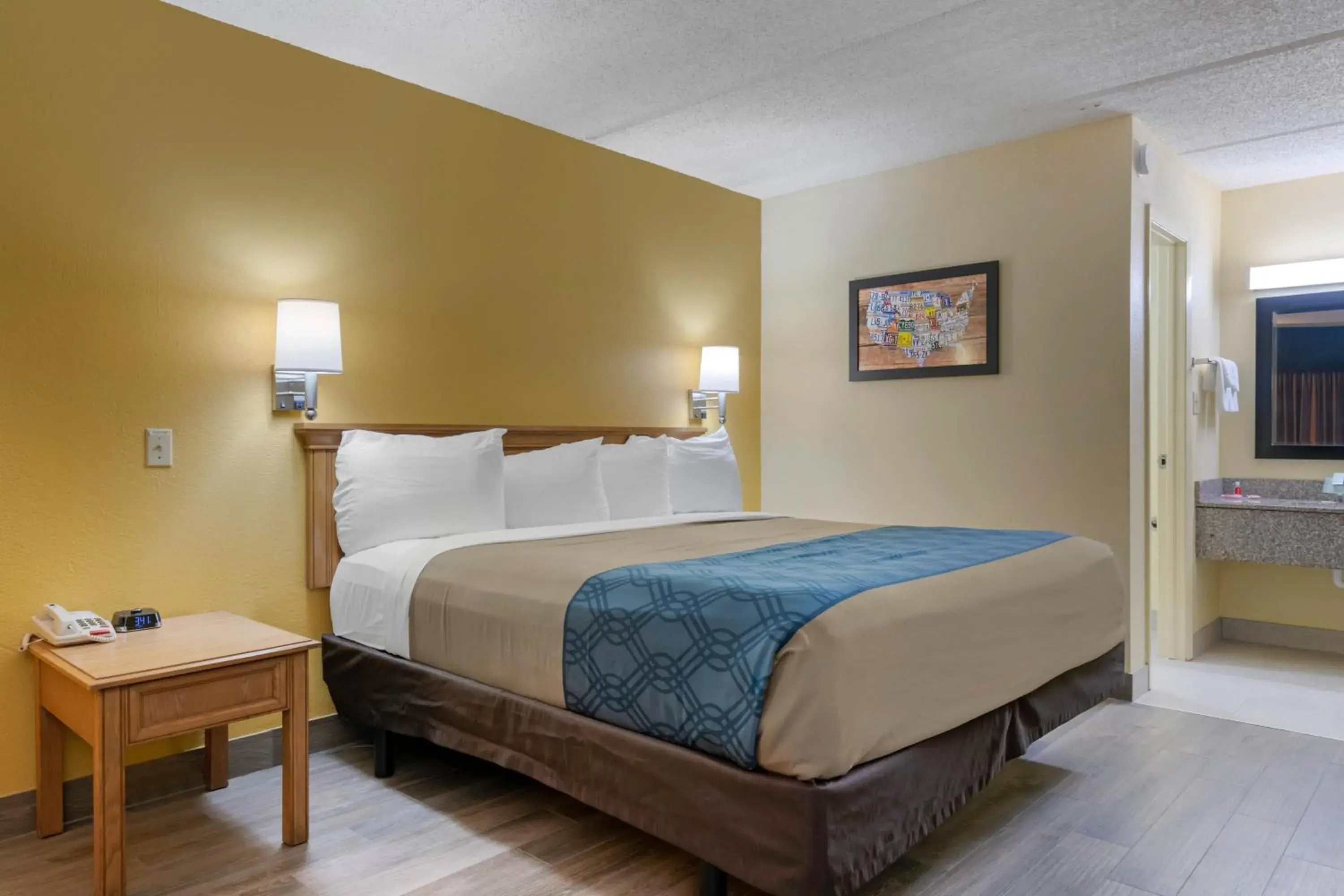 King Room - Non-Smoking in Jax Airport Hotel King Room - Non-Smoking in Jax Airport Hotel