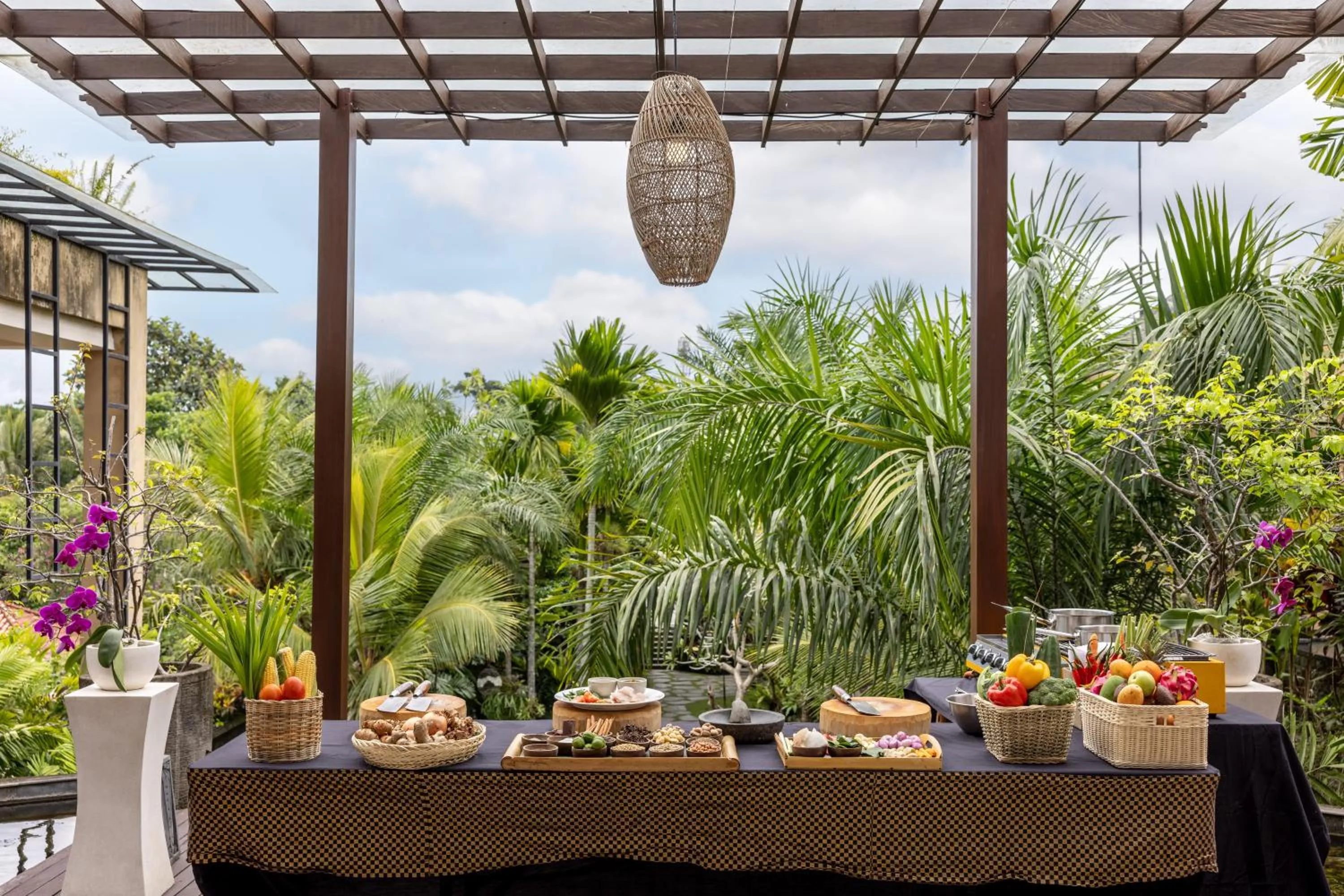 Restaurant/places to eat in The Sankara Suites and Villas