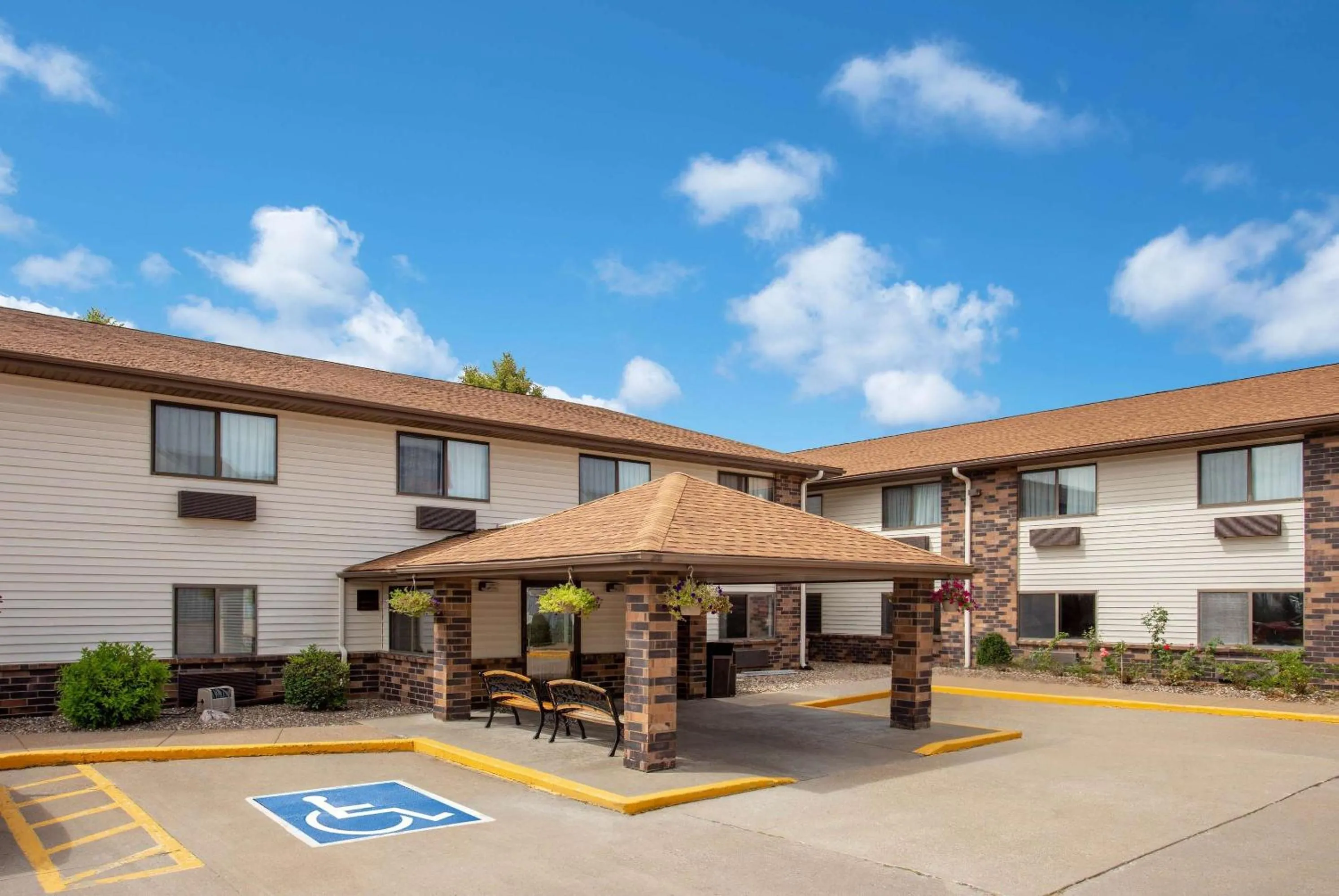 Property building in Days Inn & Suites by Wyndham Davenport East