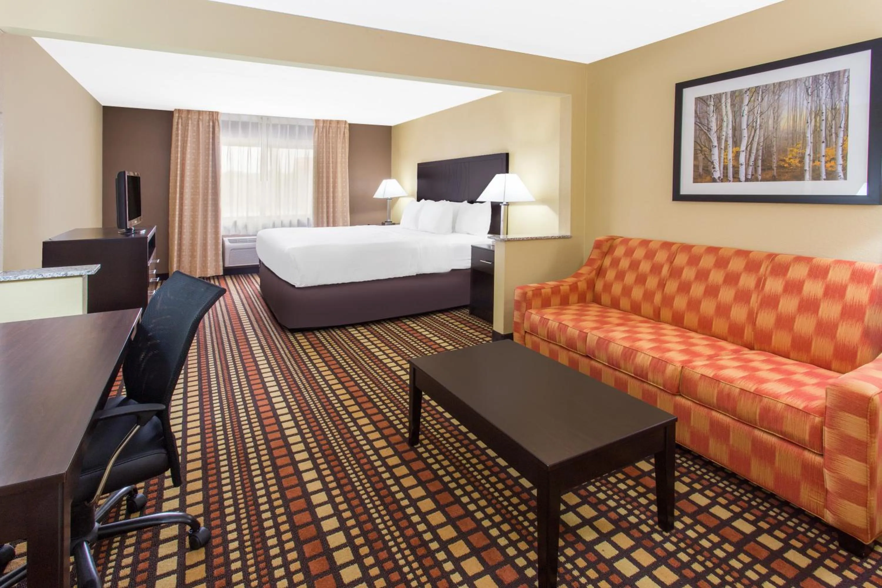 Bedroom, Bed in Days Inn & Suites by Wyndham Davenport East