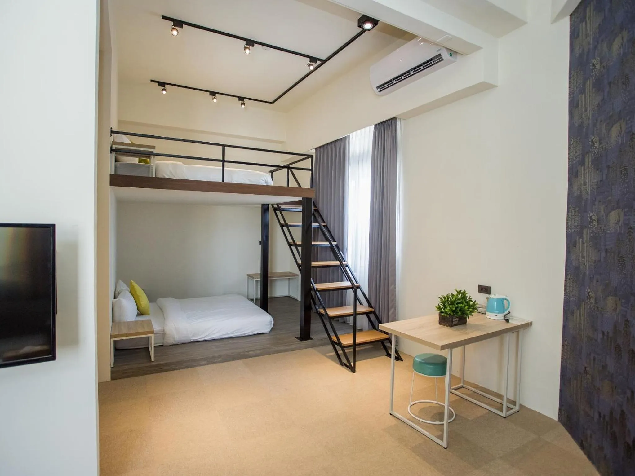 Bed in Rainbow Hotel