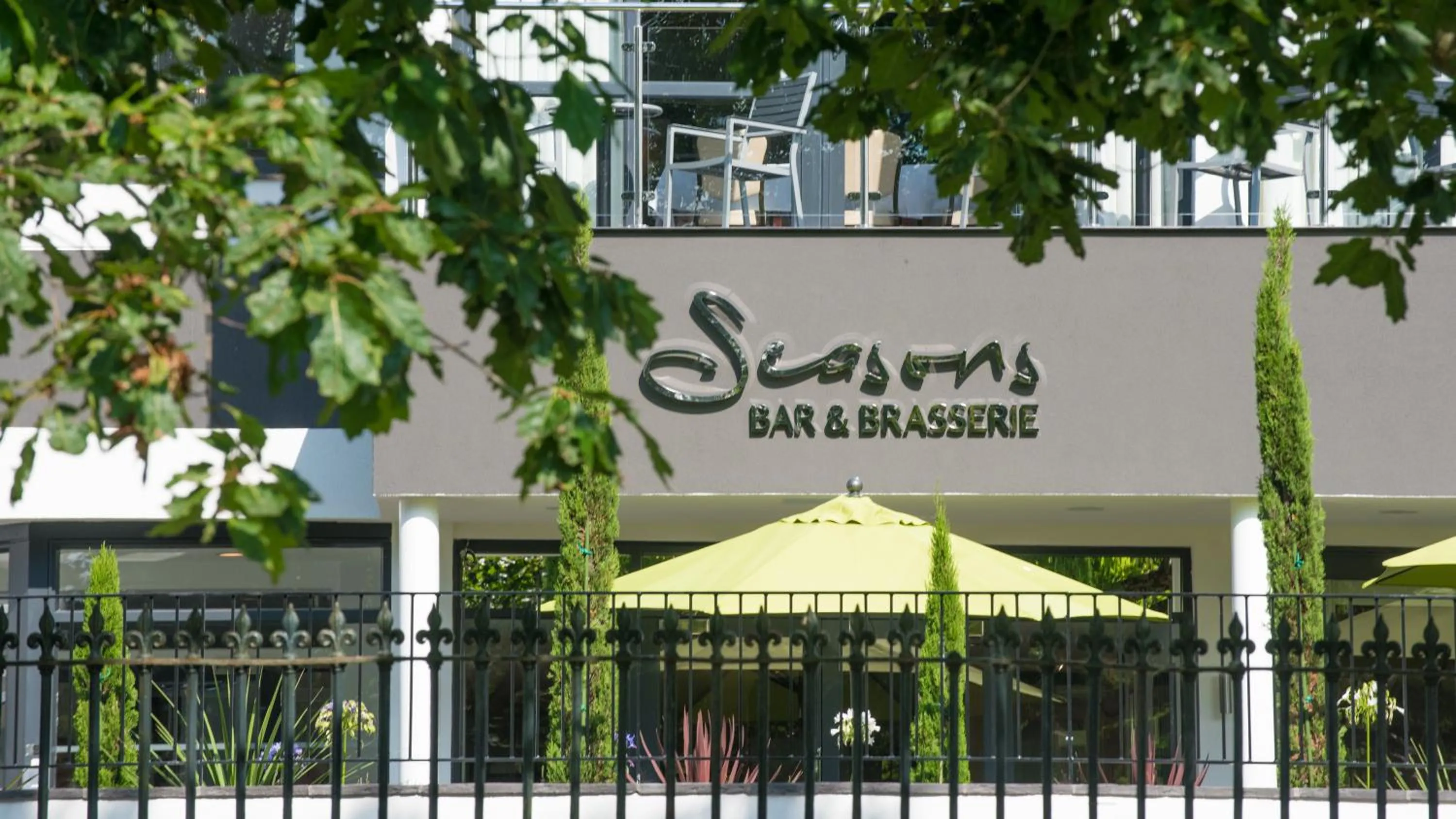 Restaurant/places to eat in The Park Hotel