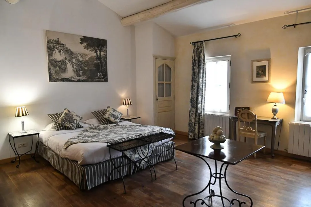 Photo of the whole room, Bed in Mas des Comtes de Provence
