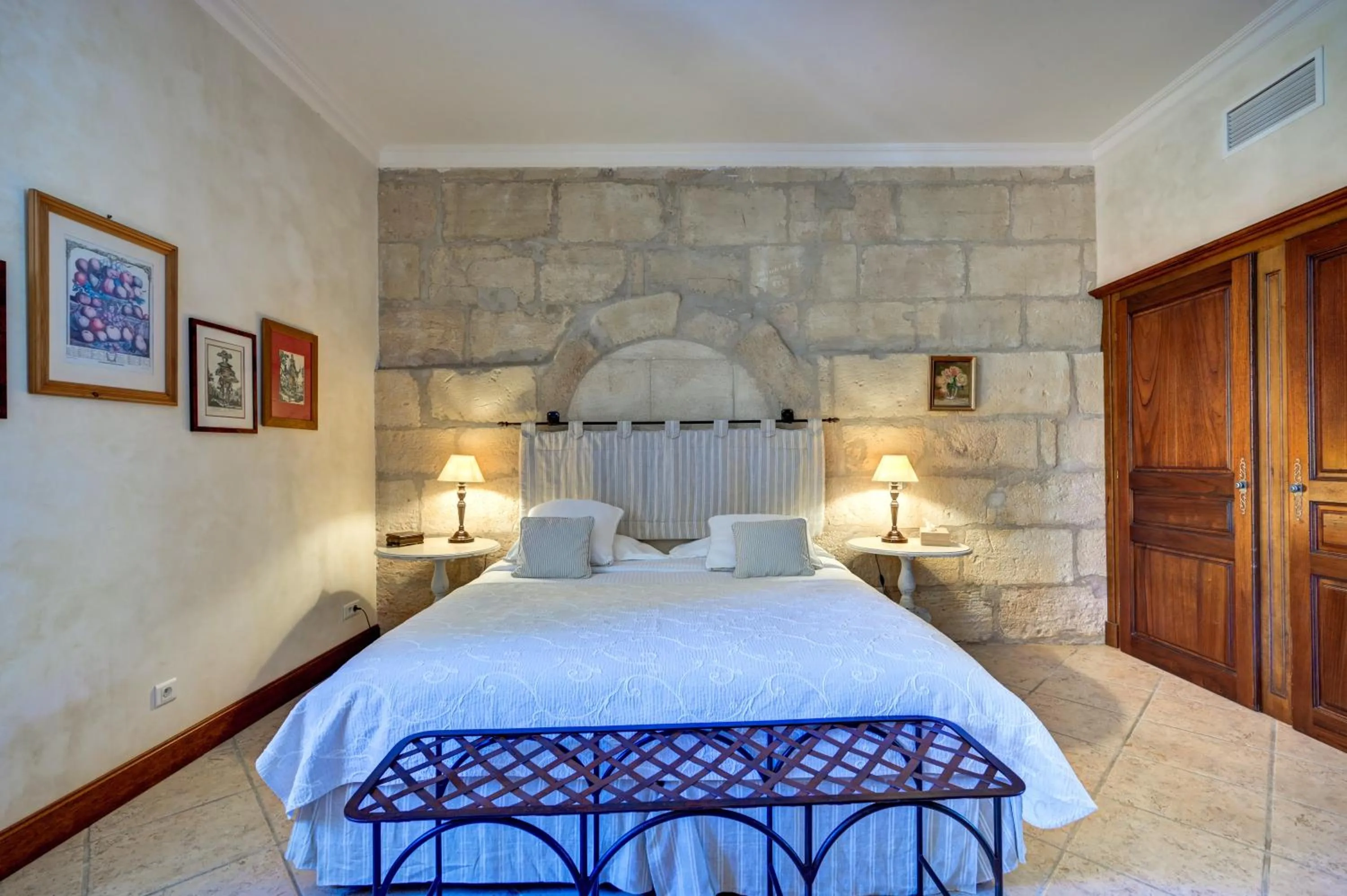 Bed in Mas des Comtes de Provence