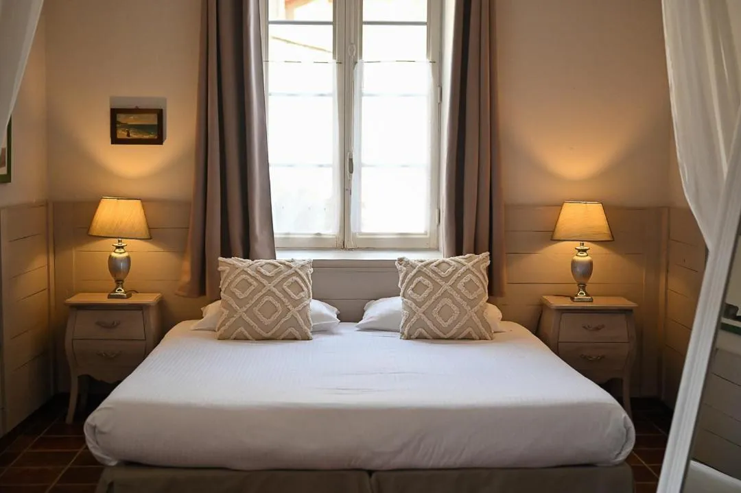 Photo of the whole room, Bed in Mas des Comtes de Provence