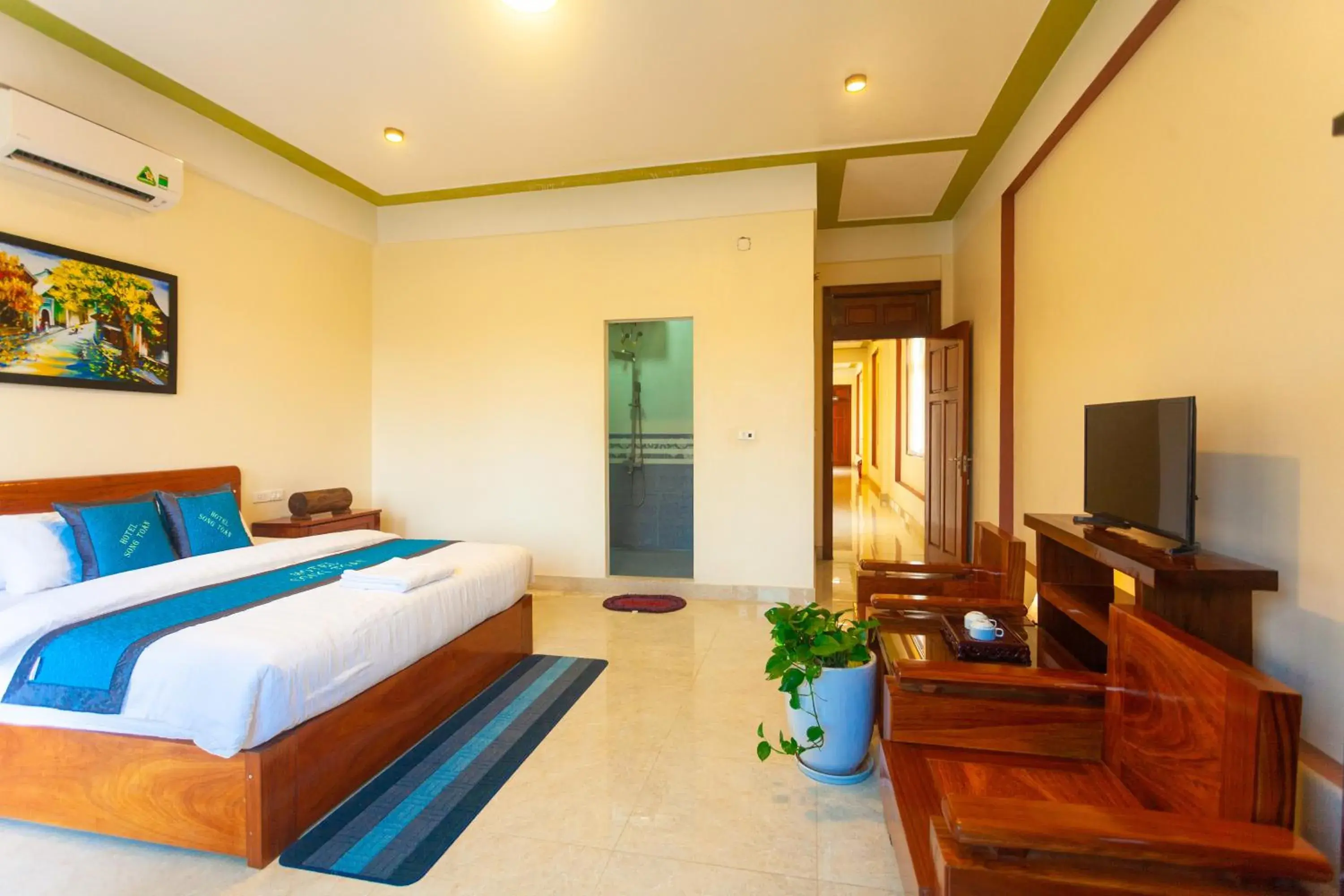 King Room with Balcony in Song Toan Hotel King Room with Balcony in Song Toan Hotel