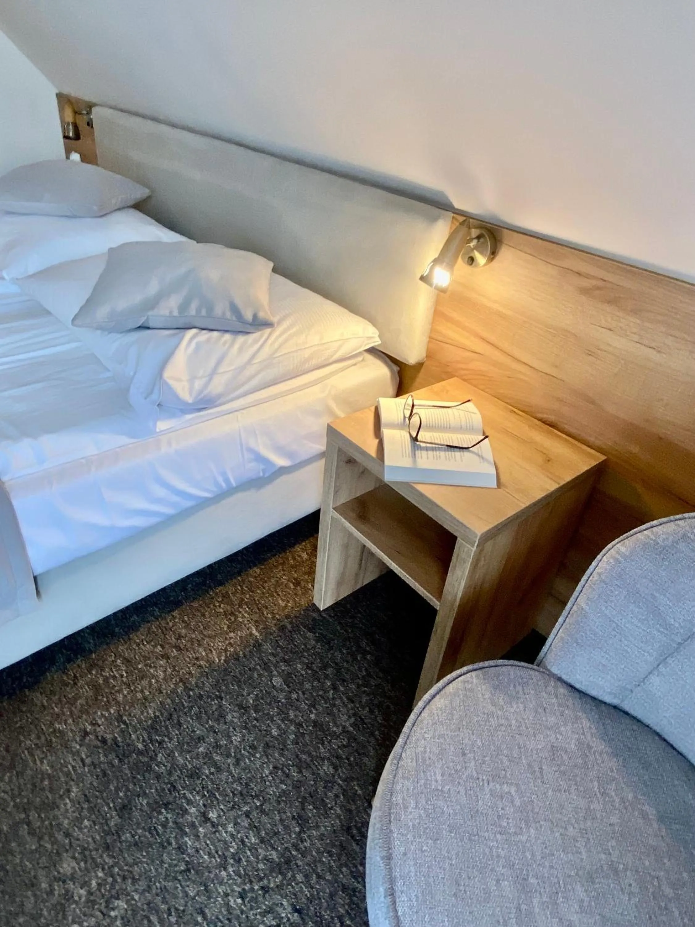 Bed in ZAJAZD BIAŁCZAŃSKI Dom Wypoczynkowy Restauracja