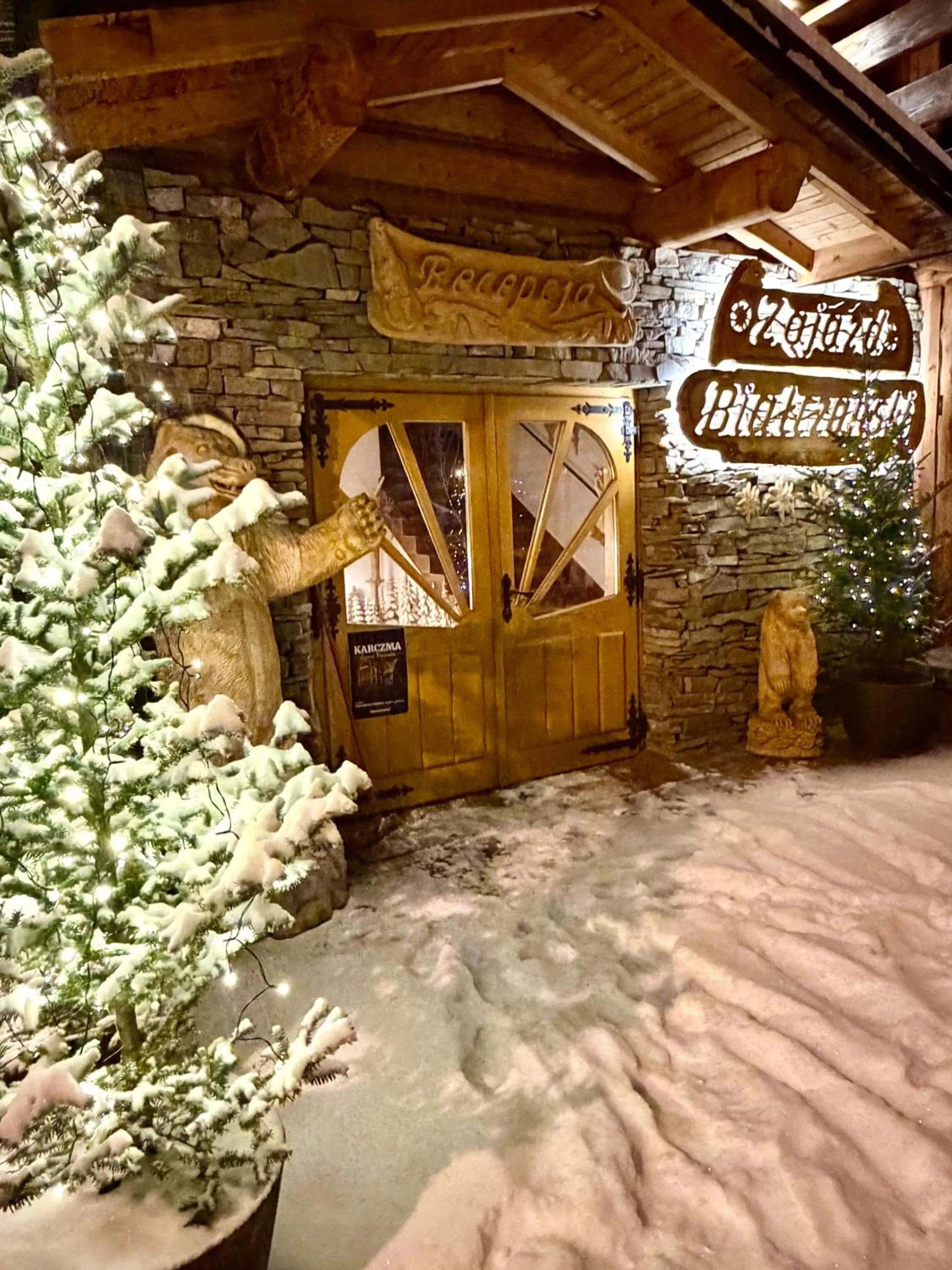 ZAJAZD BIAŁCZAŃSKI Dom Wypoczynkowy Restauracja blisko Stoków Narciarskich