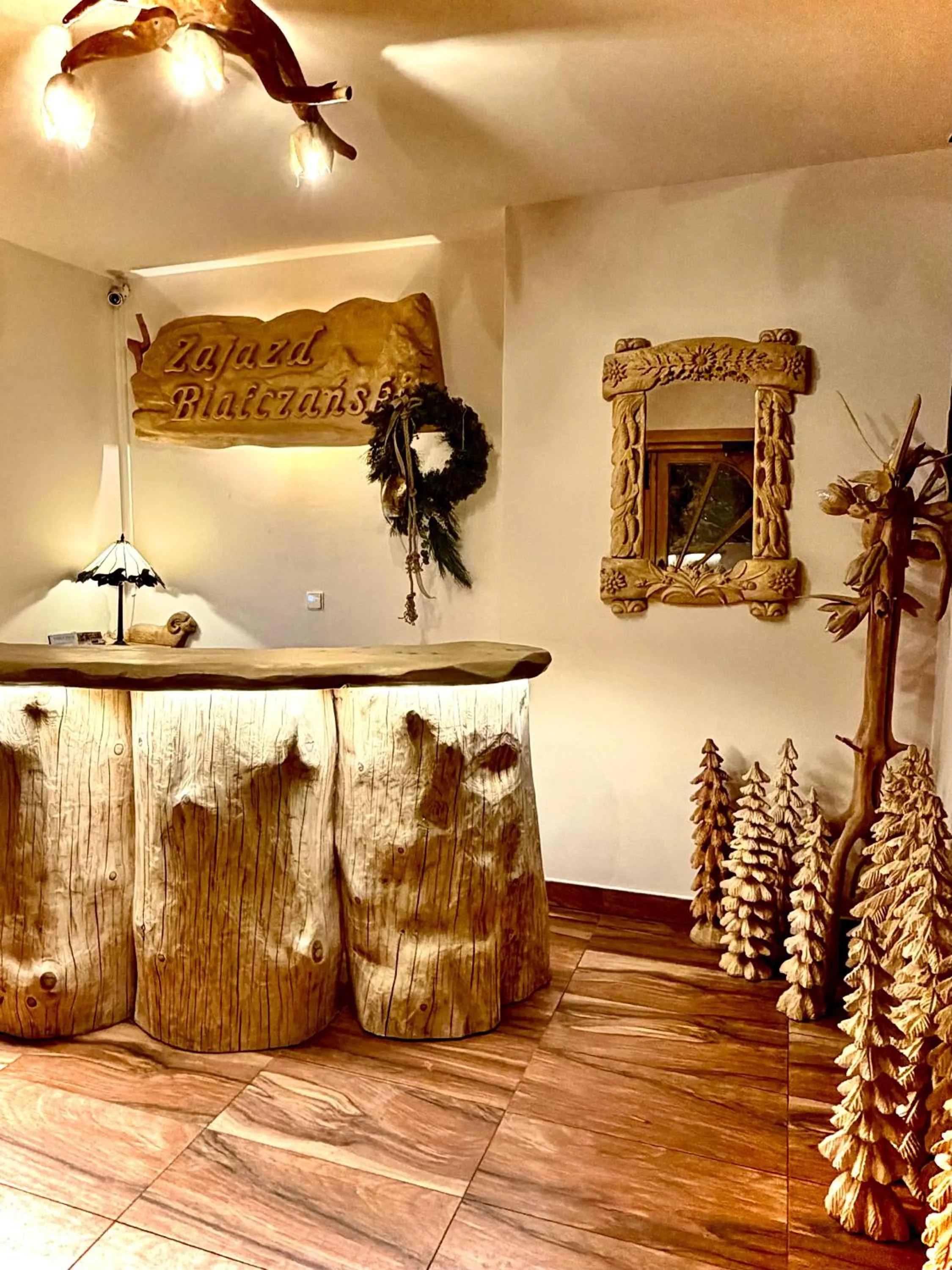 ZAJAZD BIAŁCZAŃSKI Dom Wypoczynkowy Restauracja blisko Stoków Narciarskich