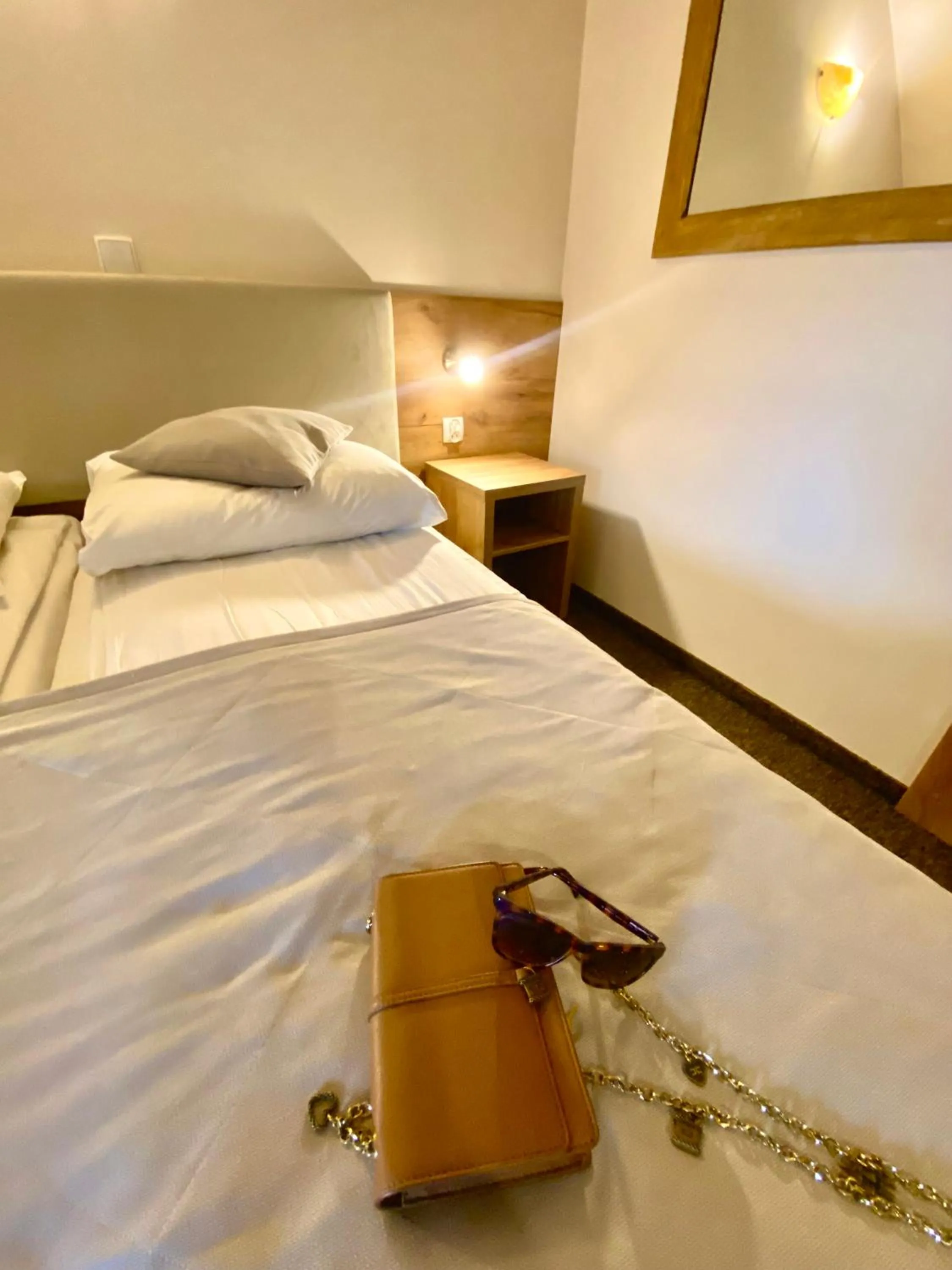 Bed in ZAJAZD BIAŁCZAŃSKI Dom Wypoczynkowy Restauracja