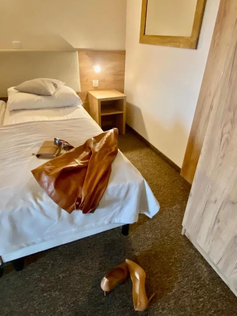 Bed in ZAJAZD BIAŁCZAŃSKI Dom Wypoczynkowy Restauracja