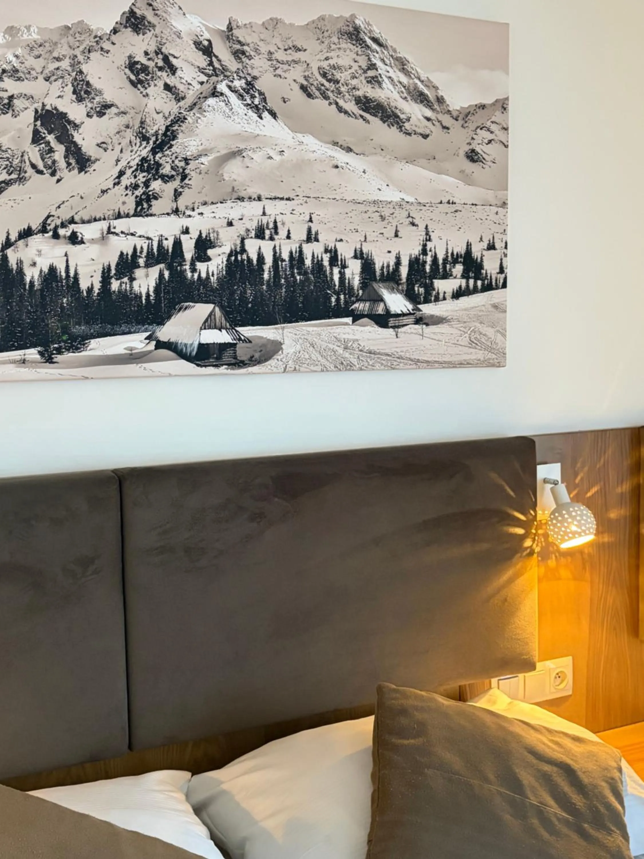 Bed in ZAJAZD BIAŁCZAŃSKI Dom Wypoczynkowy Restauracja