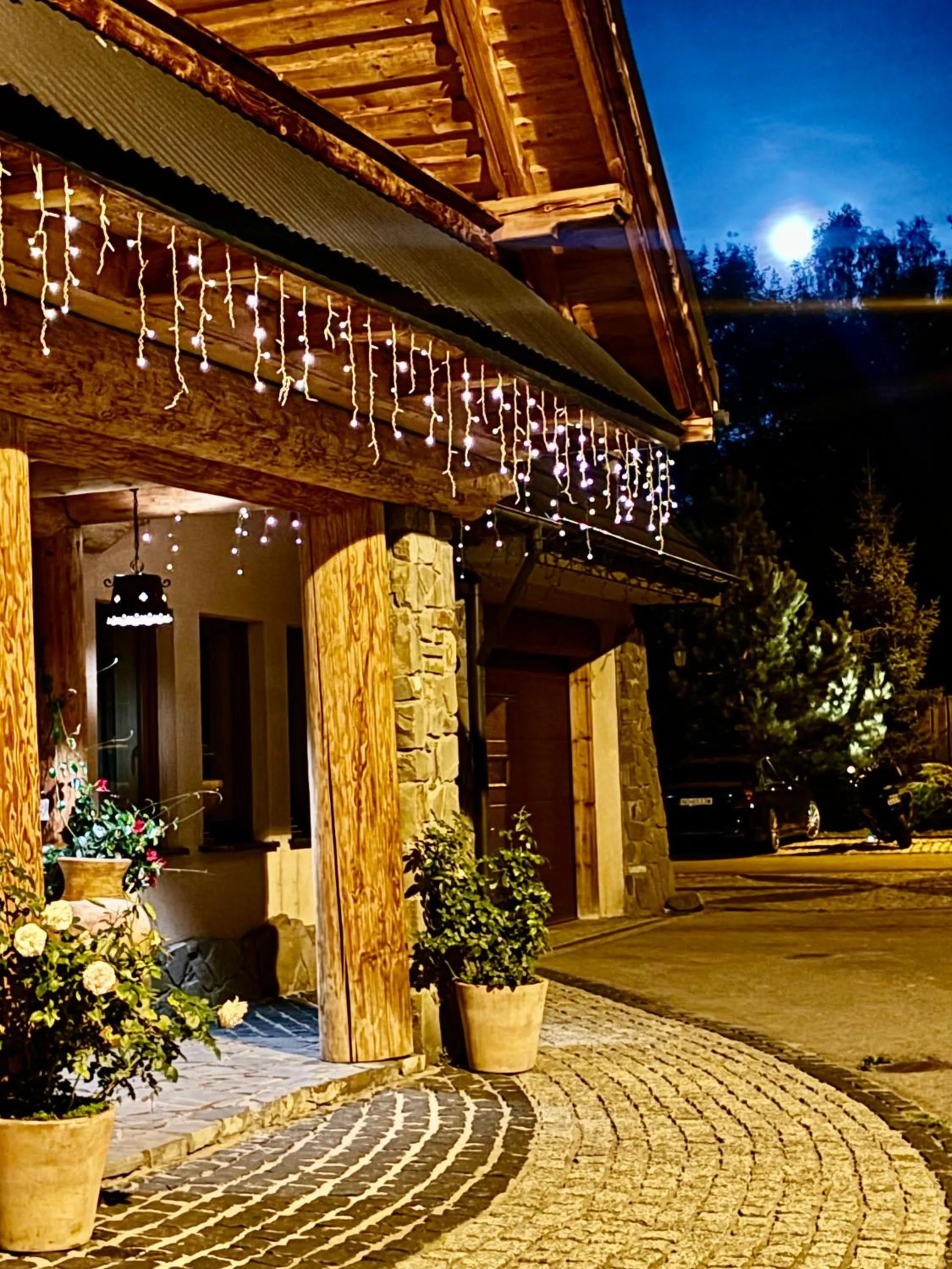 ZAJAZD BIAŁCZAŃSKI Dom Wypoczynkowy Restauracja